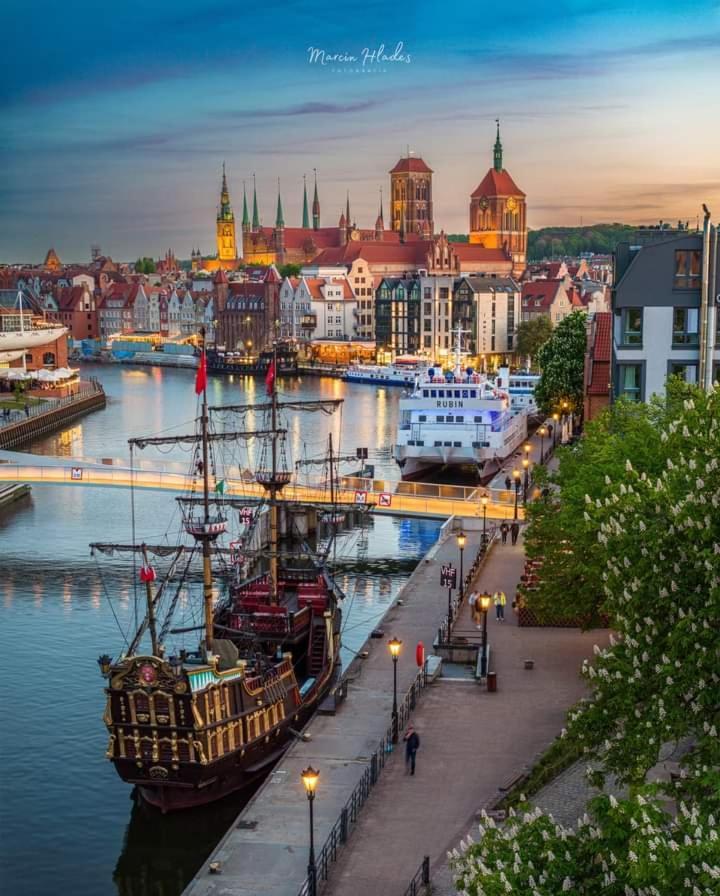 Four Seasons With Parking Place Apartment Gdansk