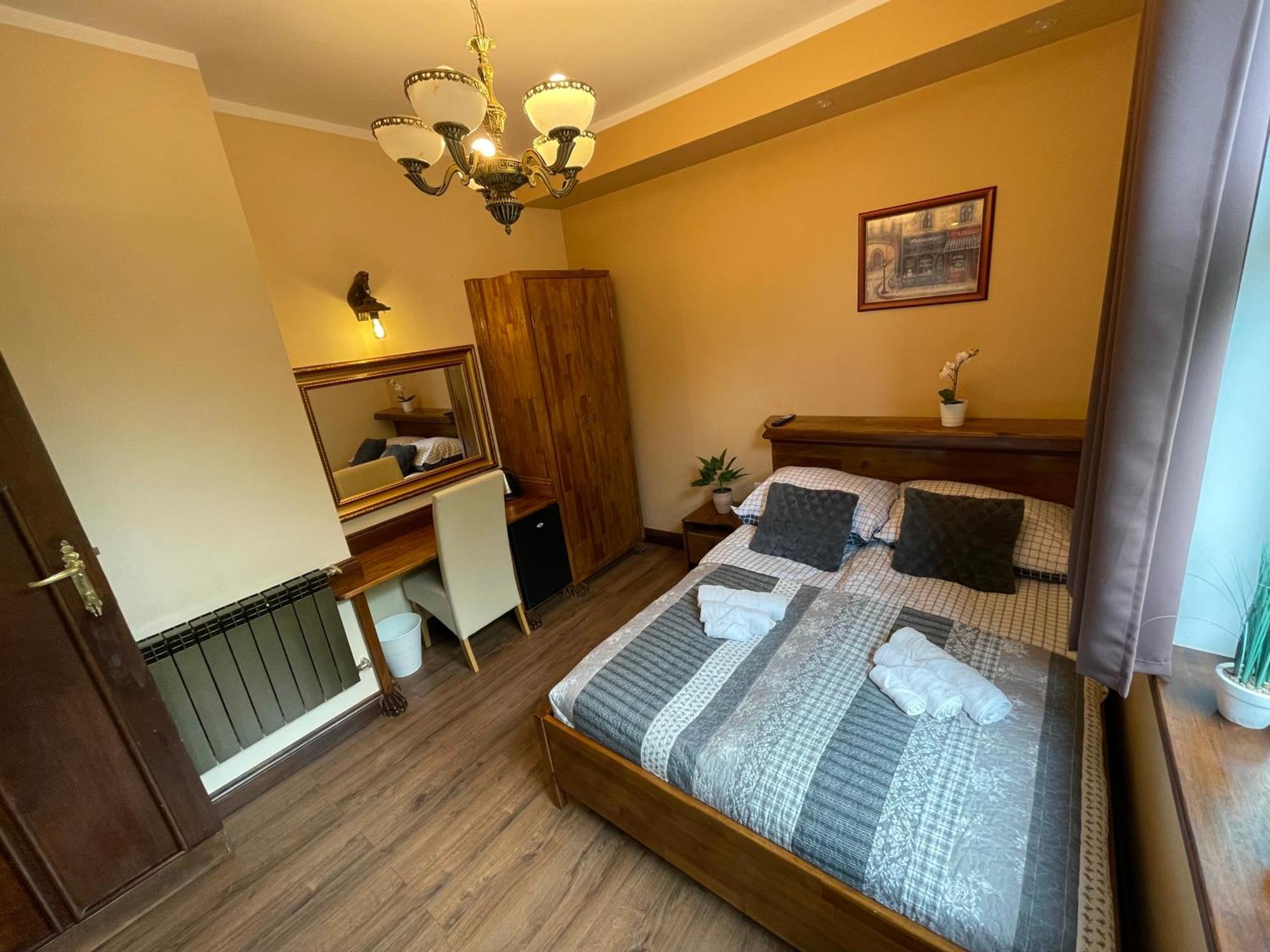 Bed & Breakfast Dworek Oliwski 3*