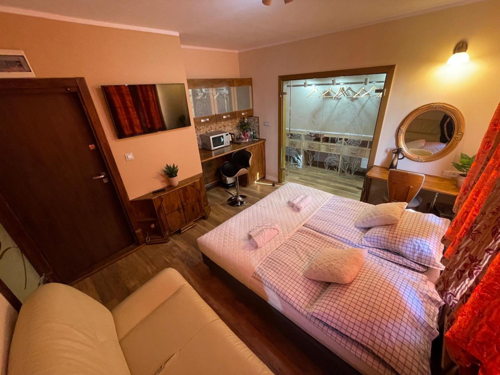 Dworek Oliwski Bed & Breakfast Gdansk