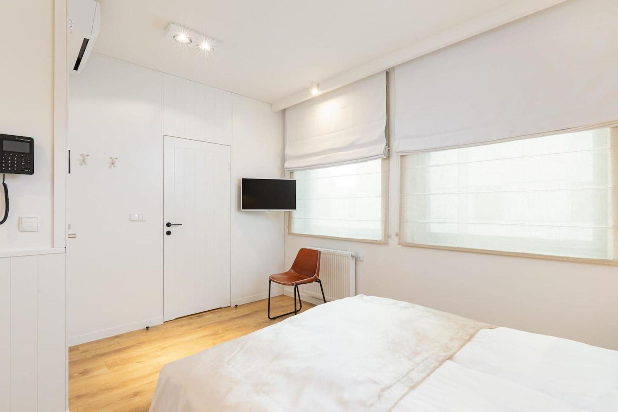 Rent Like X Deo Plaza - Old Town