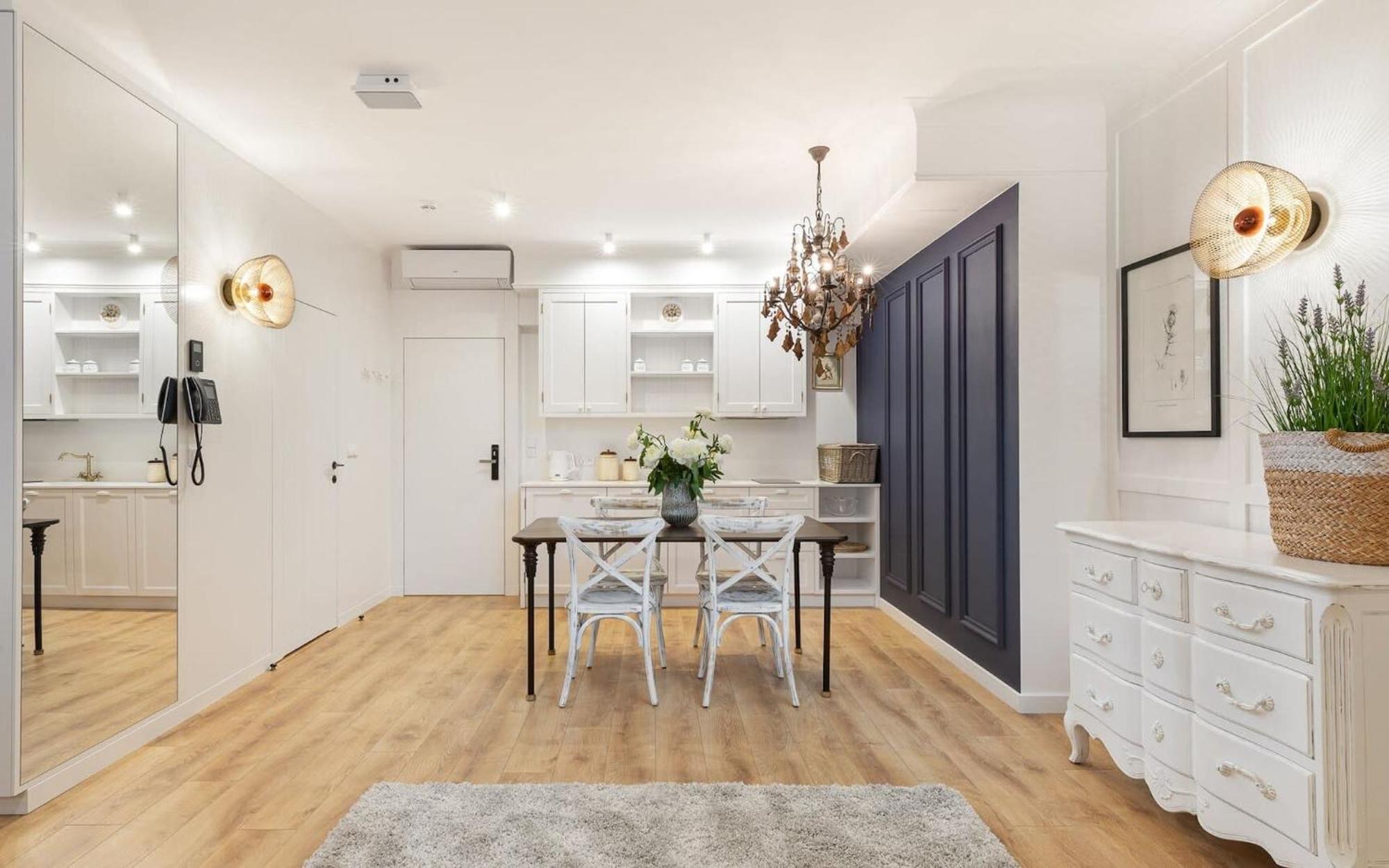 Rent Like X Deo Plaza - Old Town Apartment