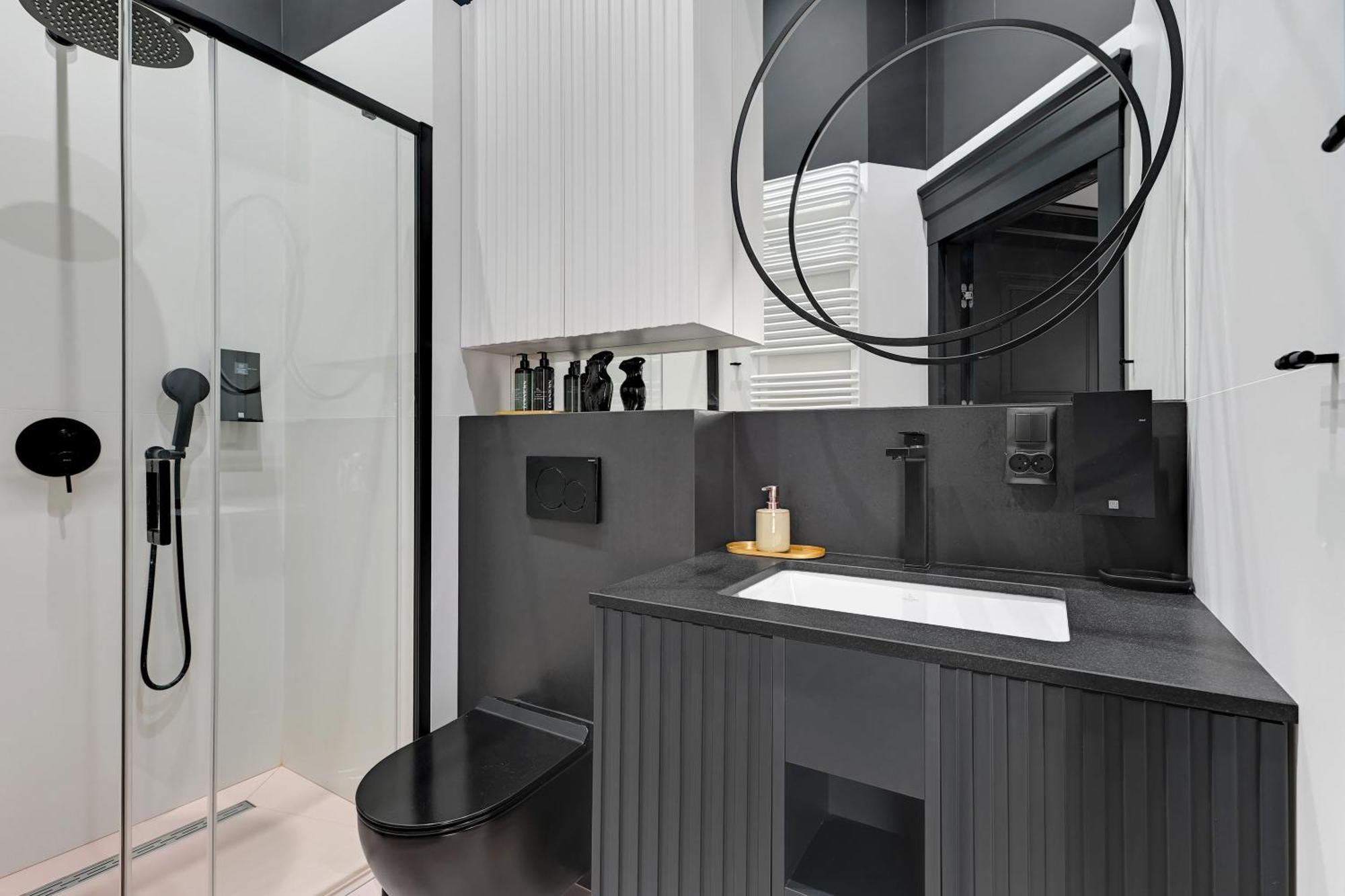 Black Star Loft By Downtown Huoneisto