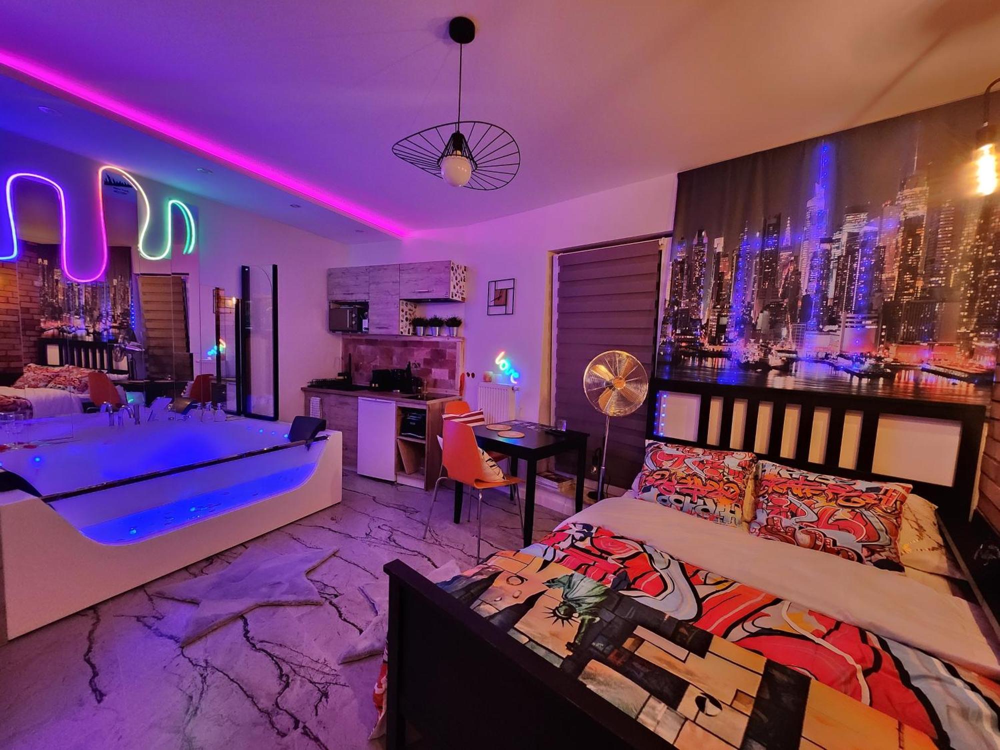 Chmielna Prestige With Luxury Jacuzzi And Sauna! Selected Also Feature A Massage Chair And Himalayan Salt With Color Therapy Salt Forest Apartment *