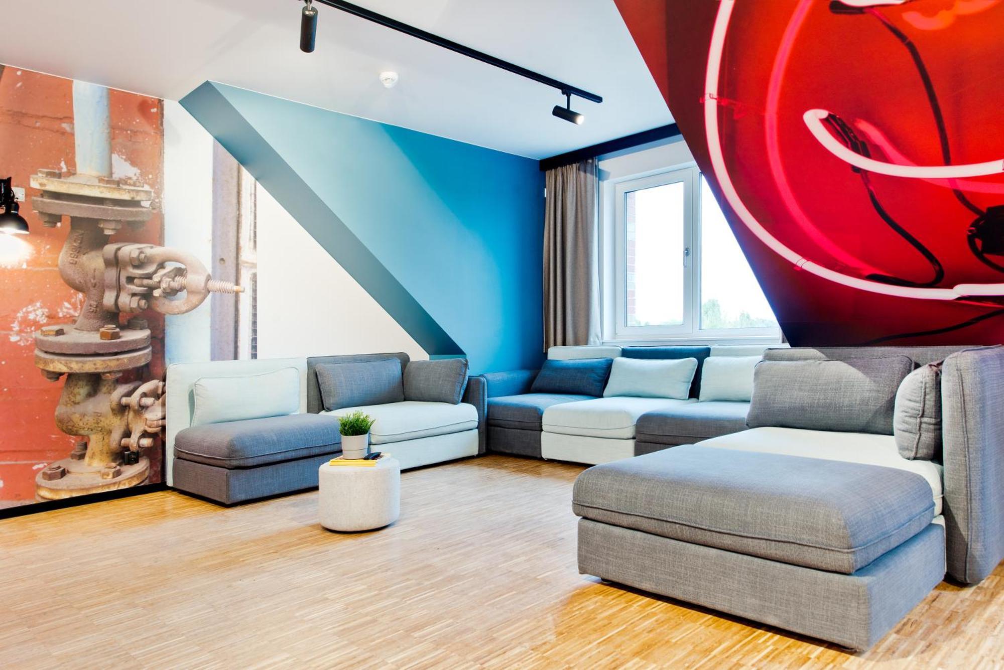 Milestone Center Hostel *