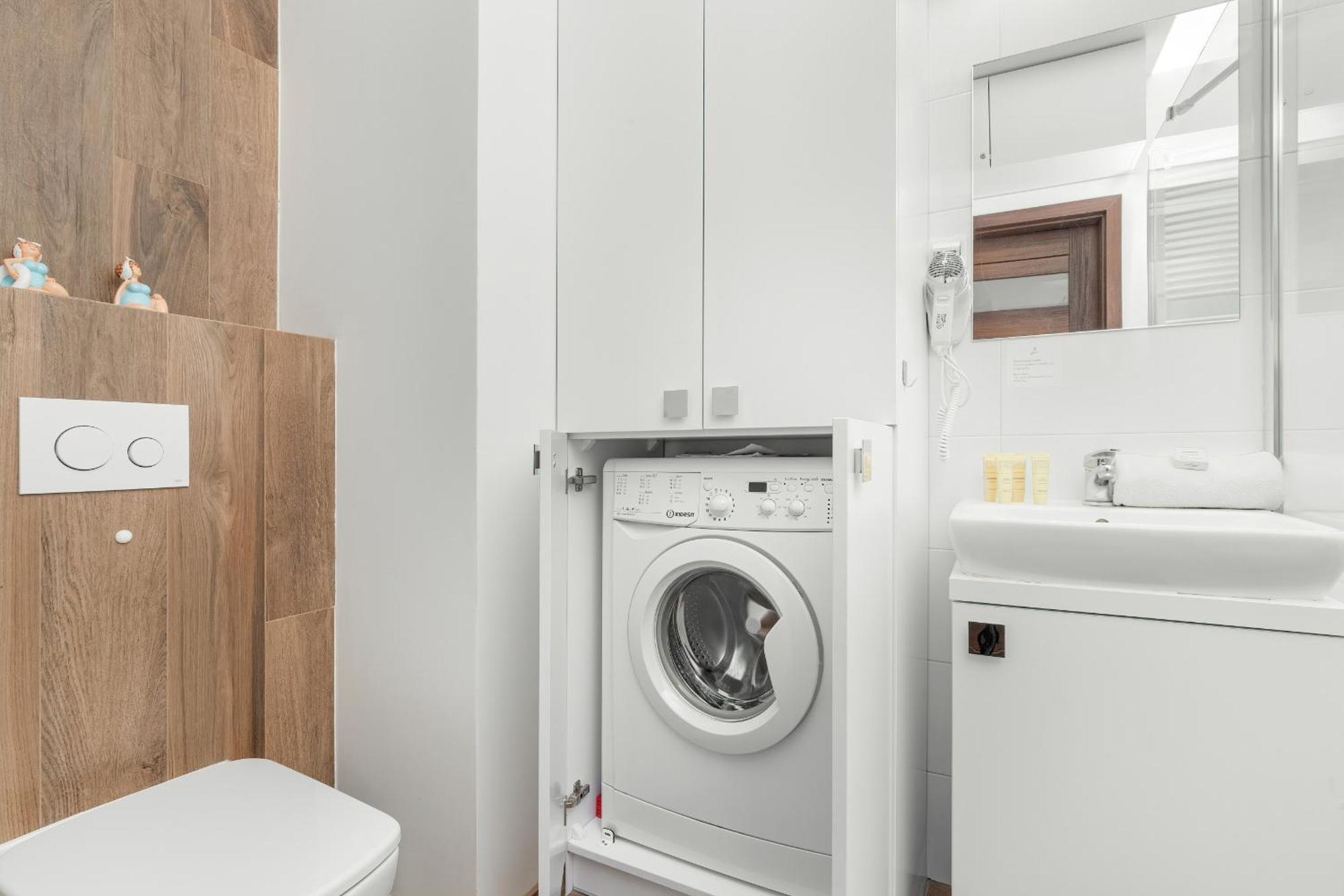 Cztery Oceany For 4 Guests With Balcony & Parking By Renters Apartment Gdansk