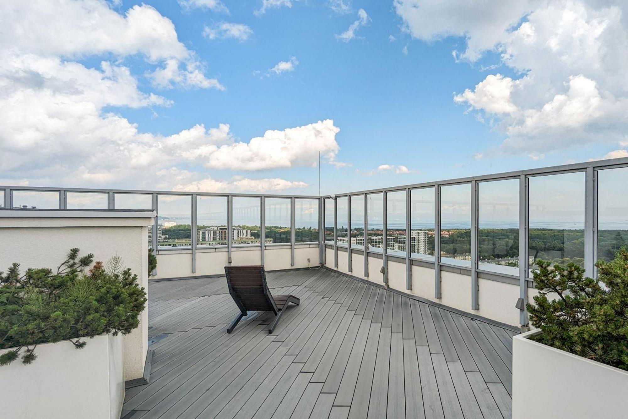 Apartment Cztery Oceany For 4 Guests With Balcony & Parking By Renters Gdansk
