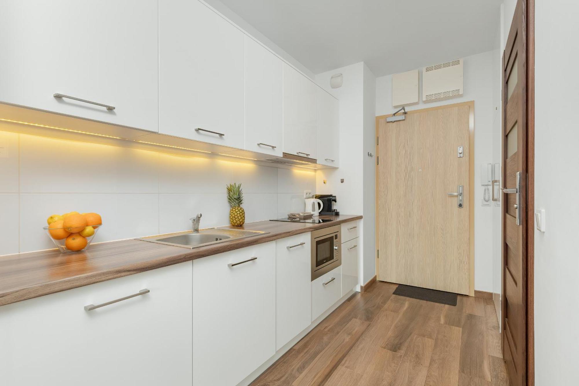 Cztery Oceany For 4 Guests With Balcony & Parking By Renters Apartment *