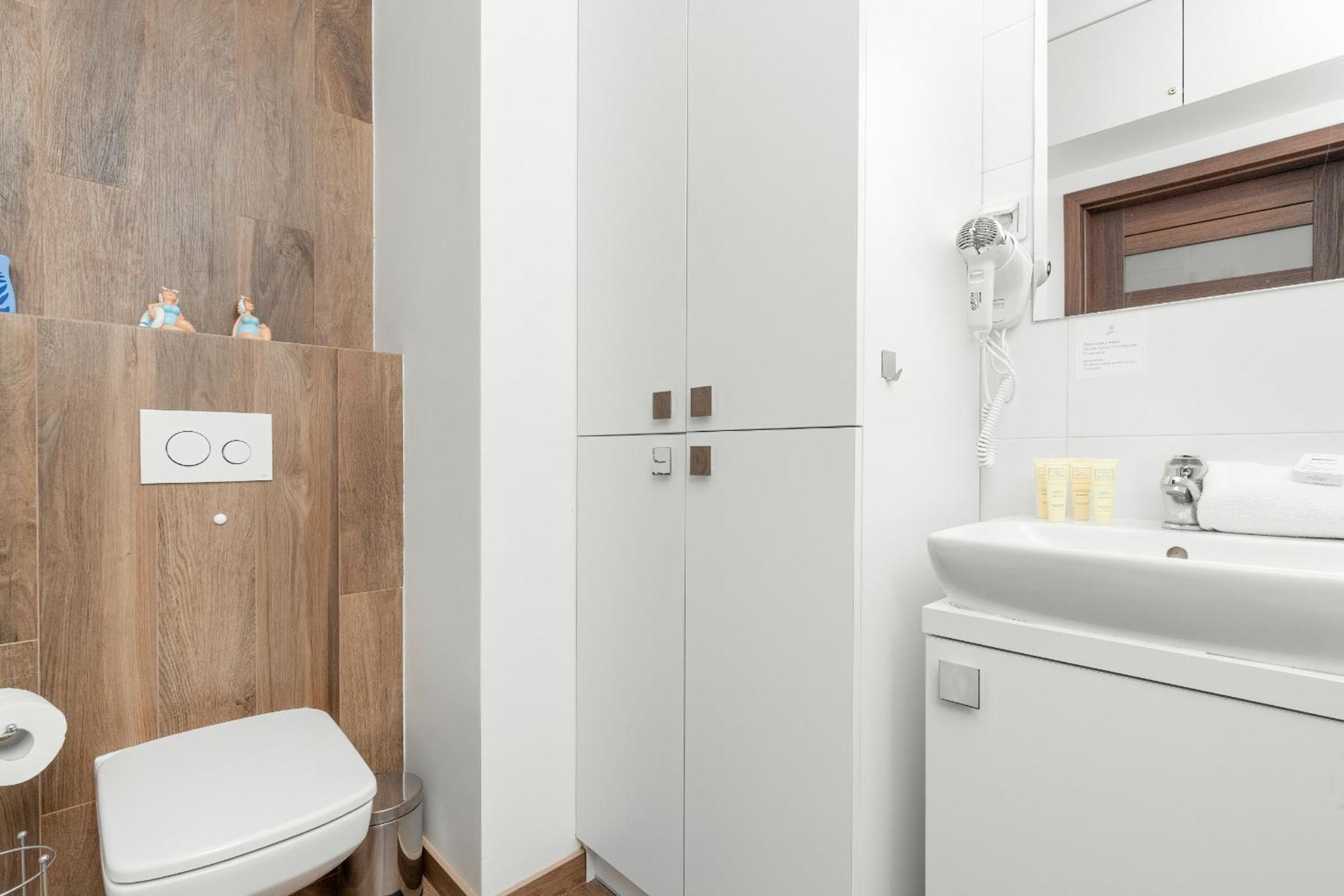 Cztery Oceany For 4 Guests With Balcony & Parking By Renters Apartment Gdansk