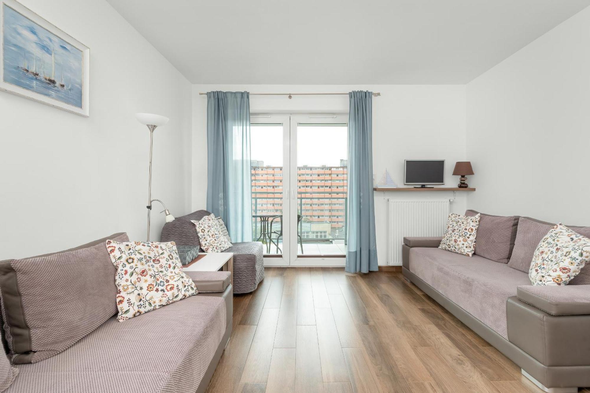 Apartment Cztery Oceany For 4 Guests With Balcony & Parking By Renters Gdansk