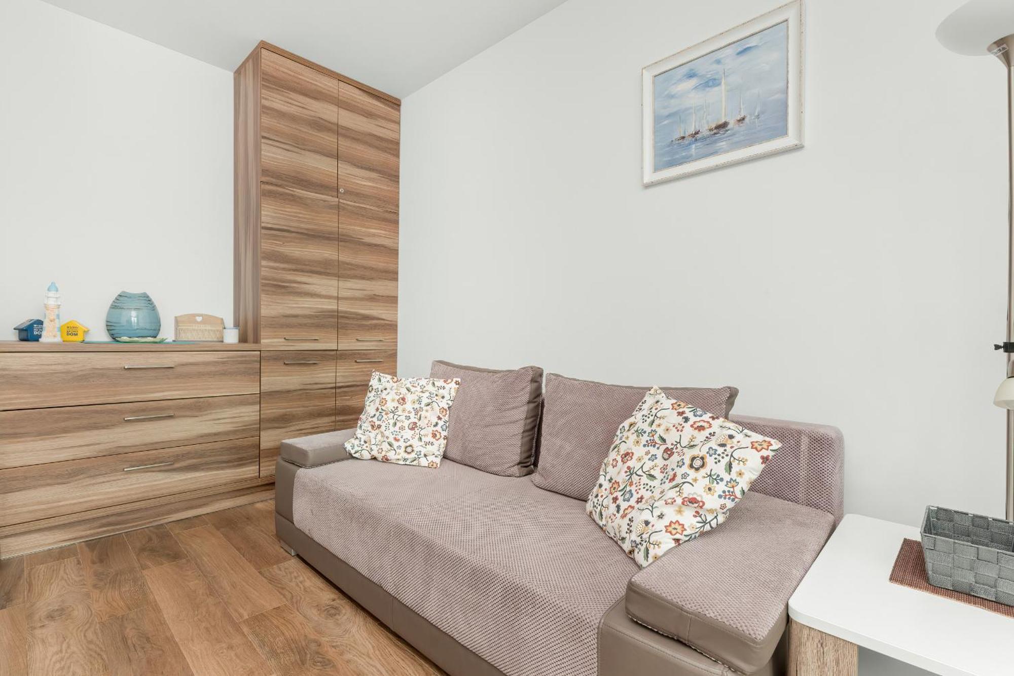 Cztery Oceany For 4 Guests With Balcony & Parking By Renters Apartment