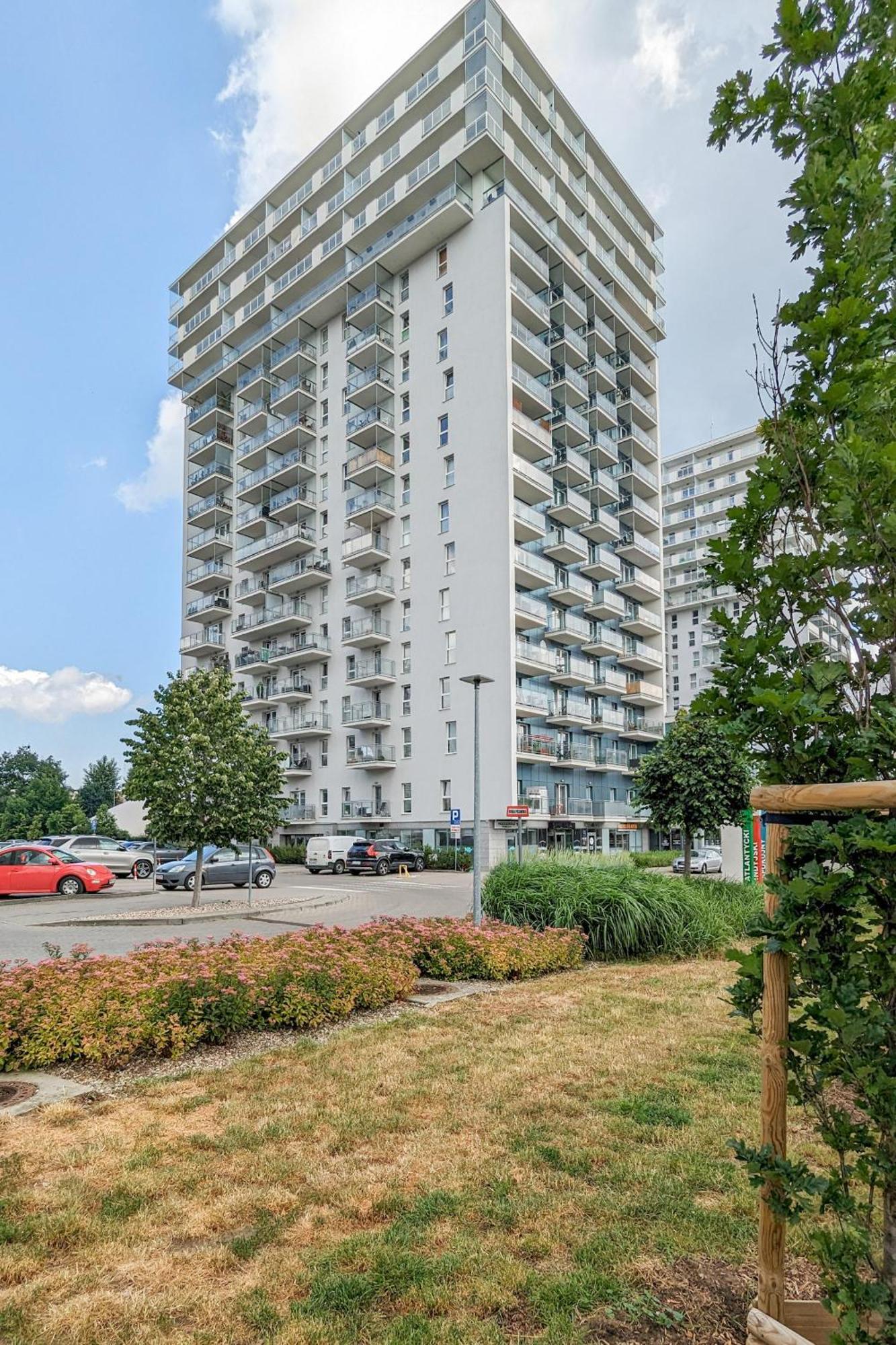 Cztery Oceany For 4 Guests With Balcony & Parking By Renters Apartment Gdansk