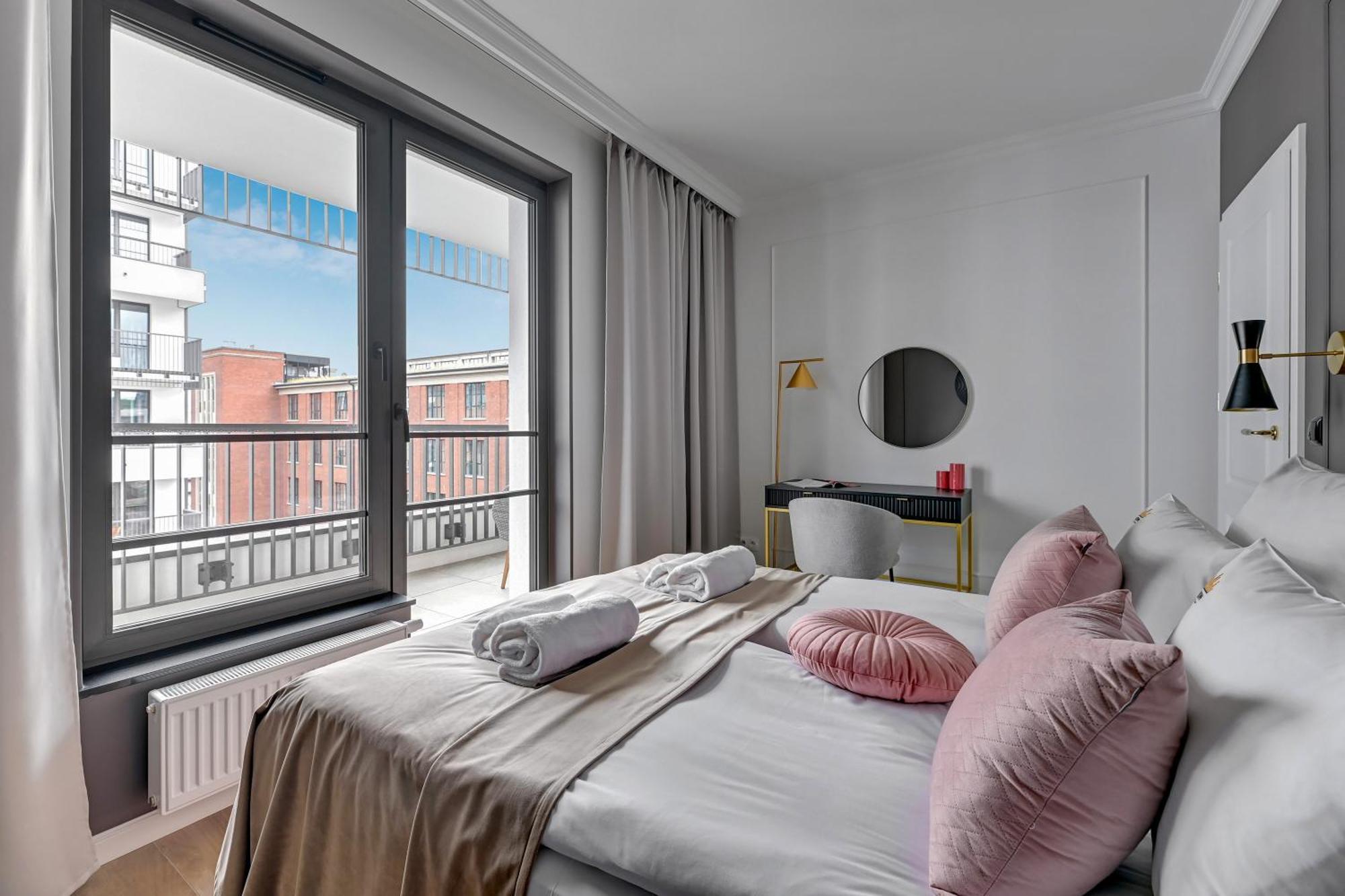 Doki Living - Foodhall & Parking By Downtown Apartment Gdansk