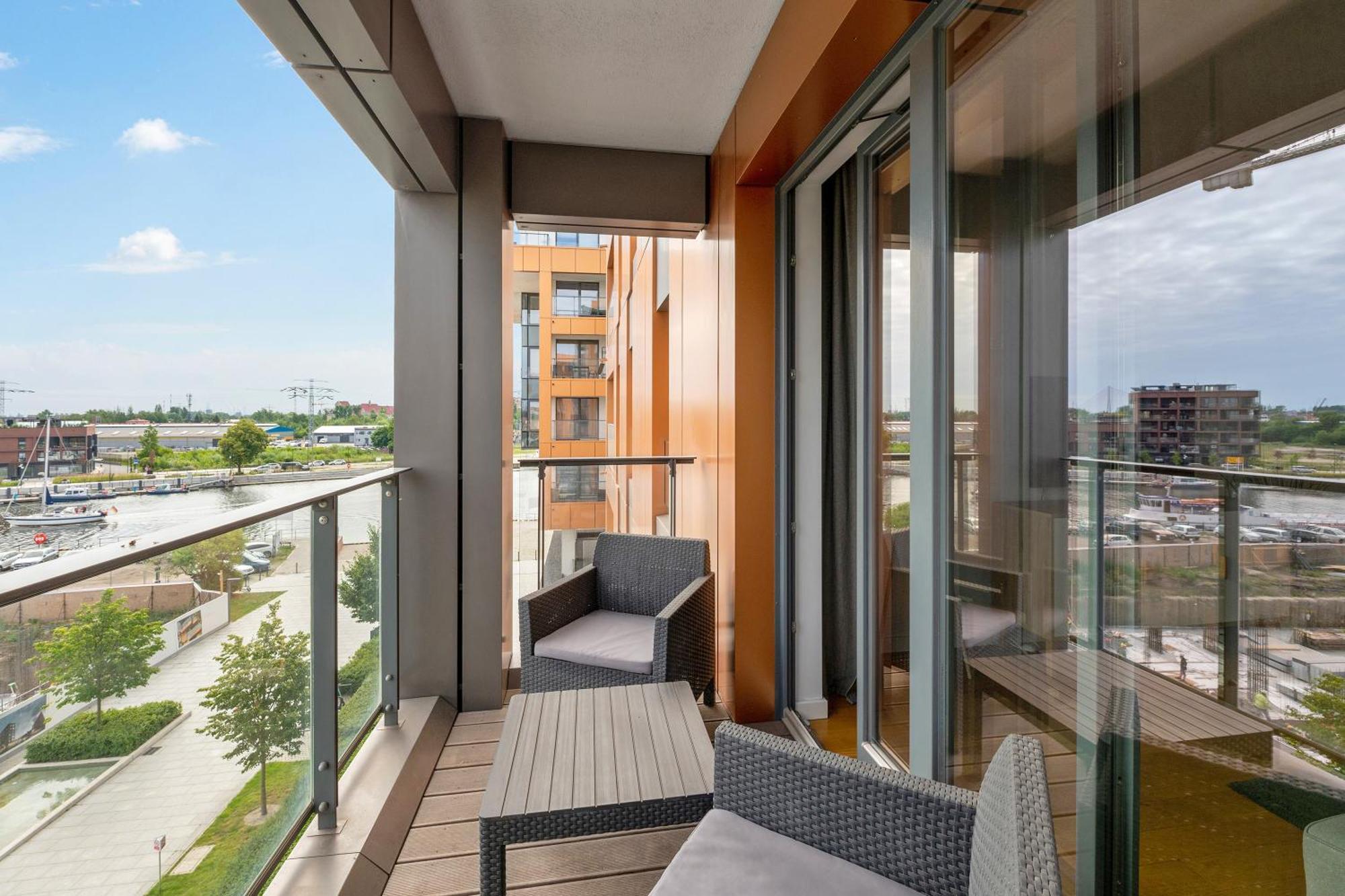 Apartment Blue Mandarin Riverside