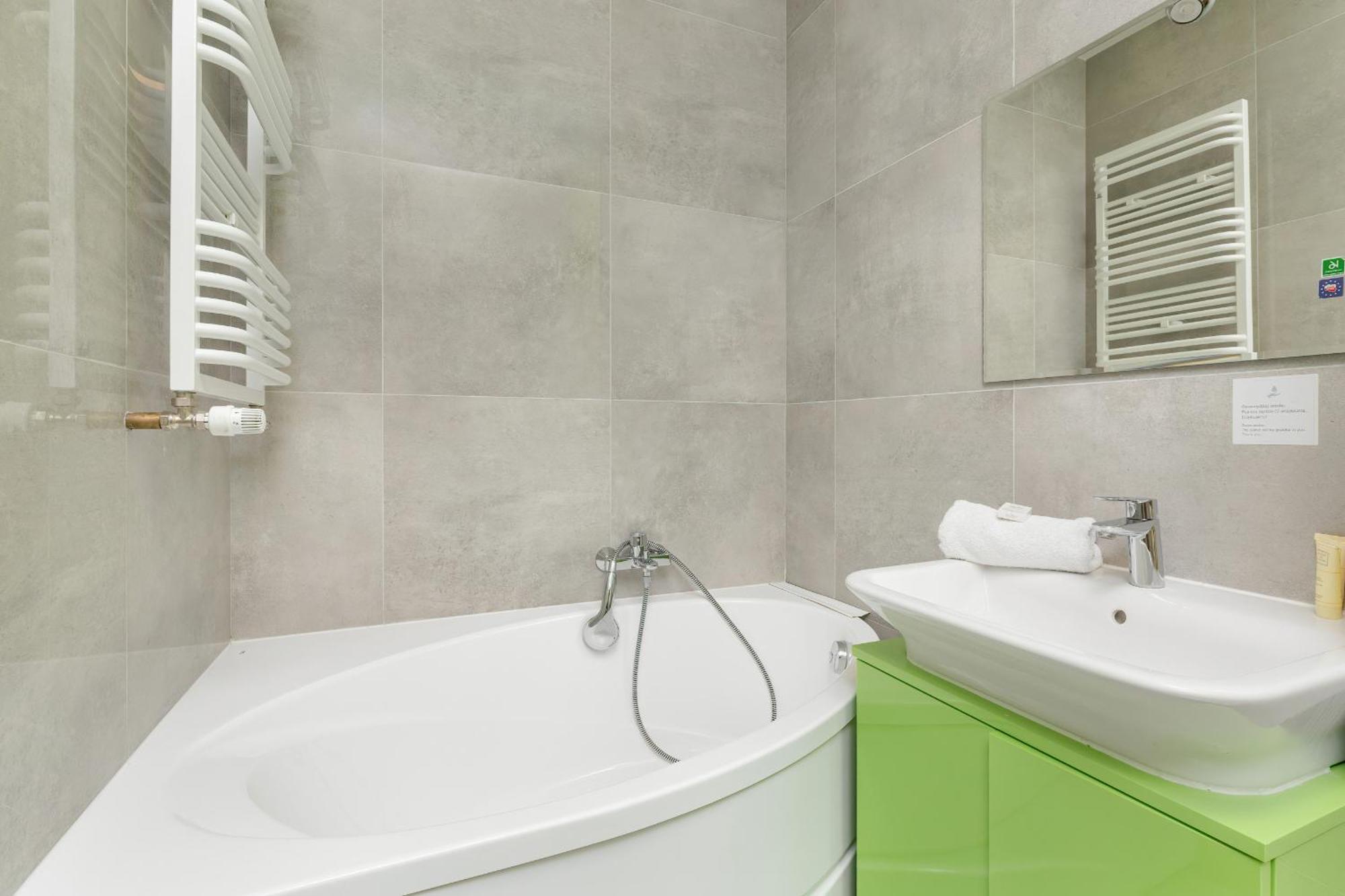 Sloneczny Balkon Z Parkingiem By Renters Apartament *