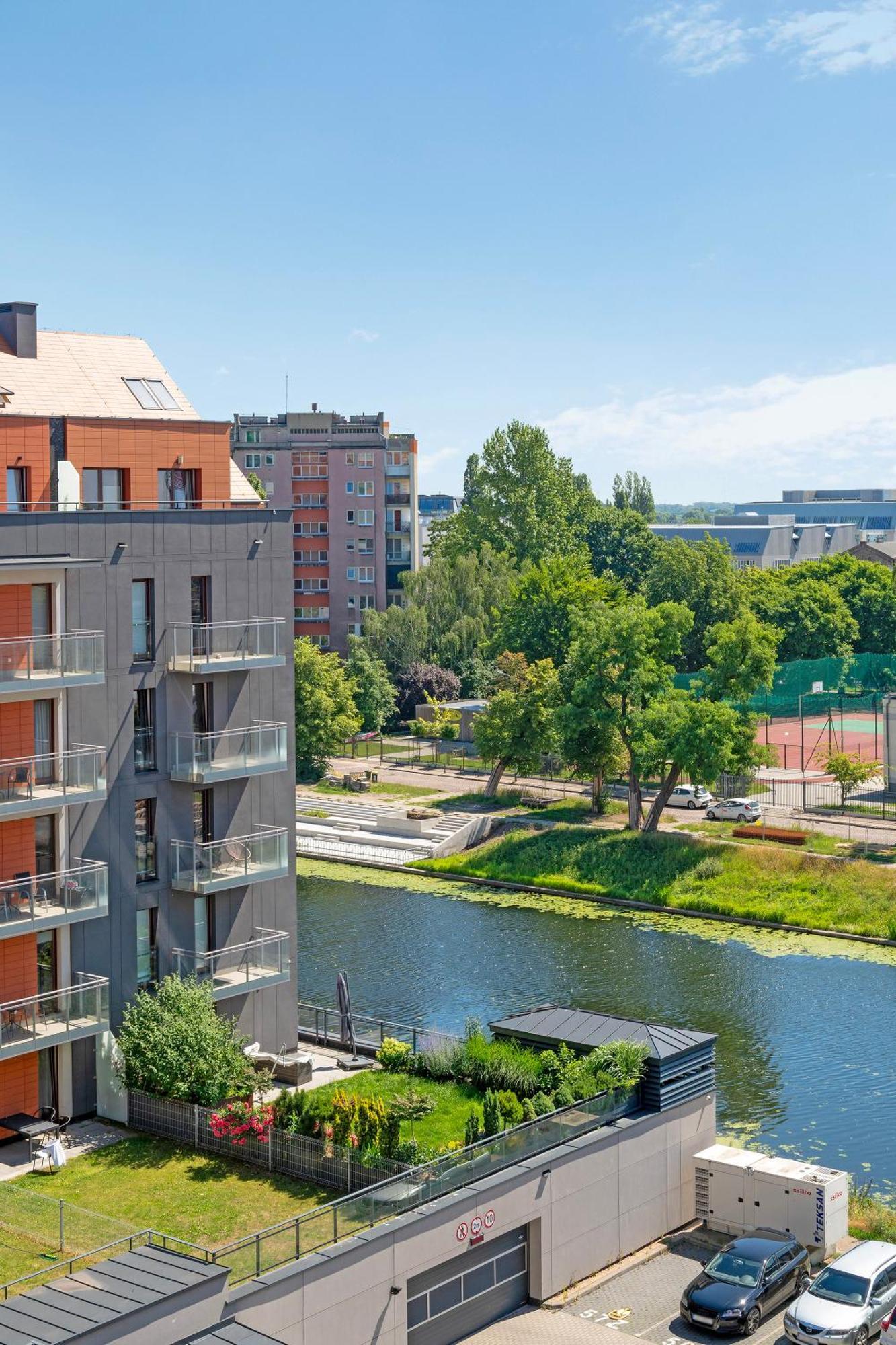 Aura - Riverside & Parking By Downtown Apartment