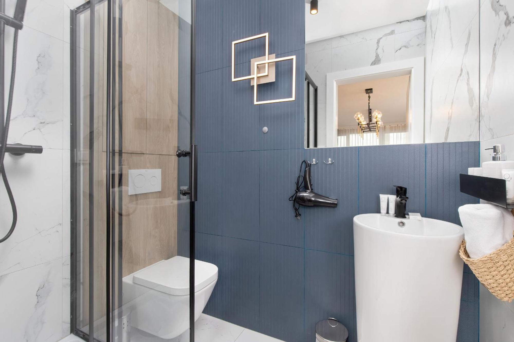 Elegant For 2 People In By Renters *