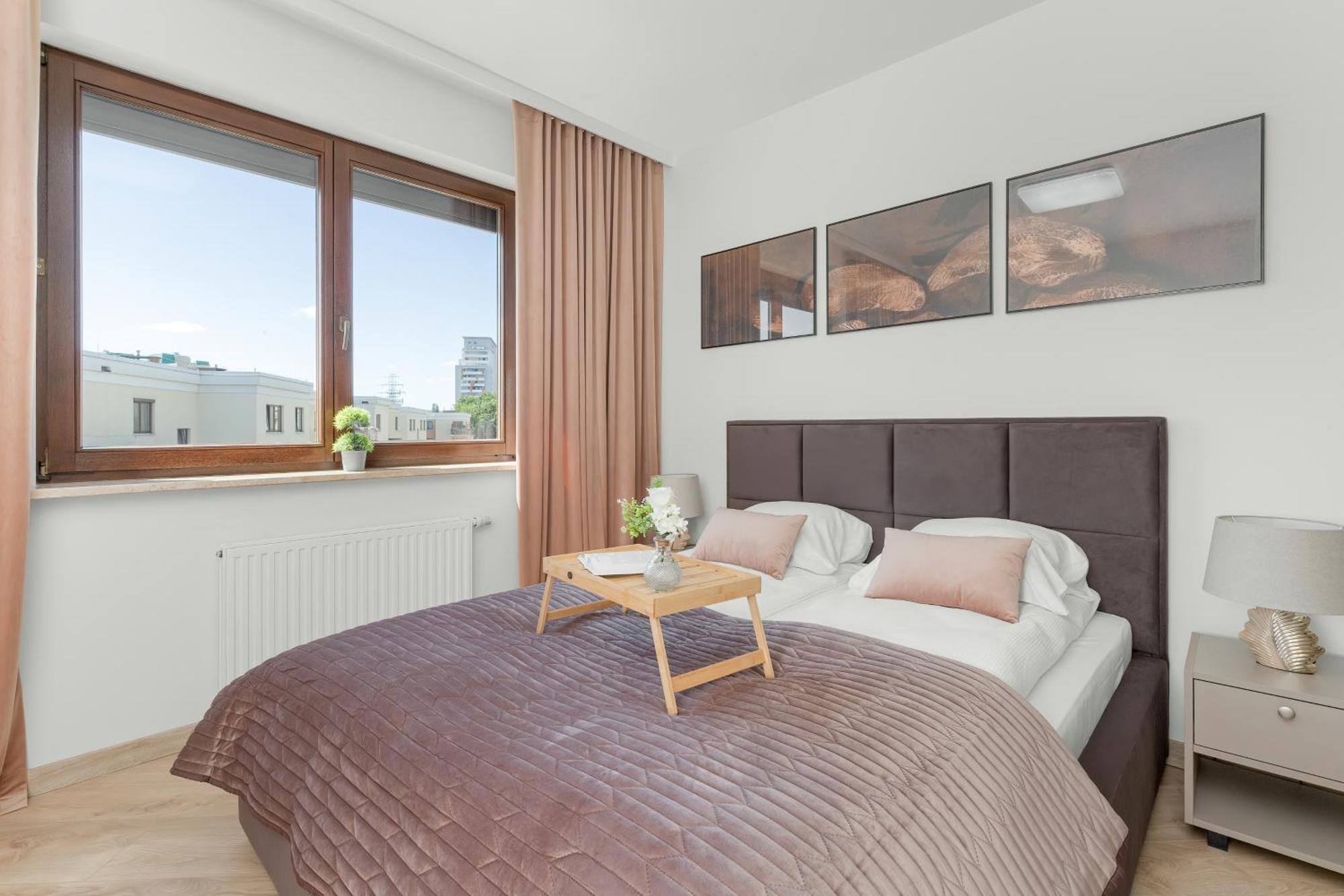 Luksusowy Z 4 Sypialniami, Klimatyzacja I Biurkiem W Gdansku By Renters Lägenhet