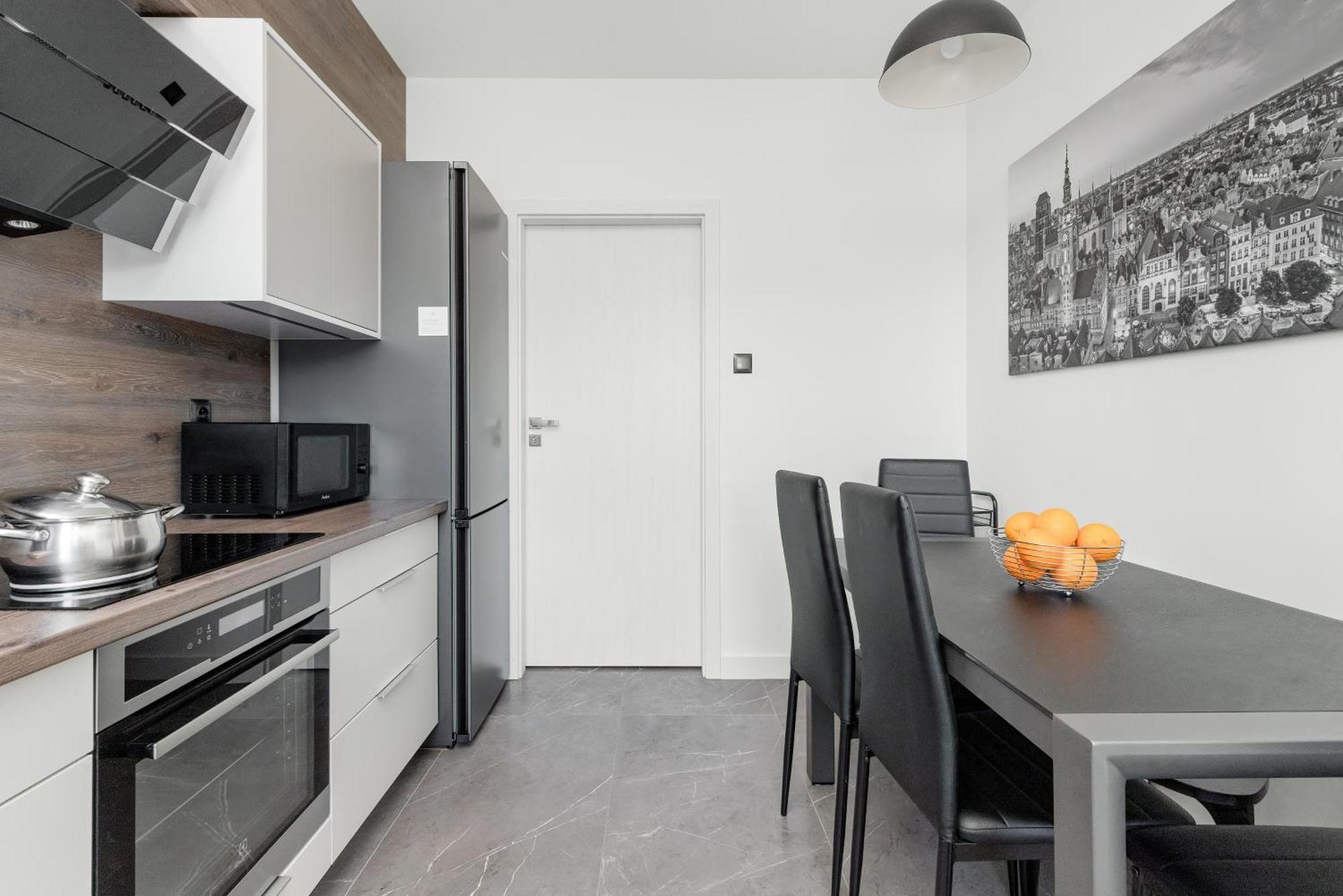 Luksusowy Z 4 Sypialniami, Klimatyzacja I Biurkiem W Gdansku By Renters * Gdansk
