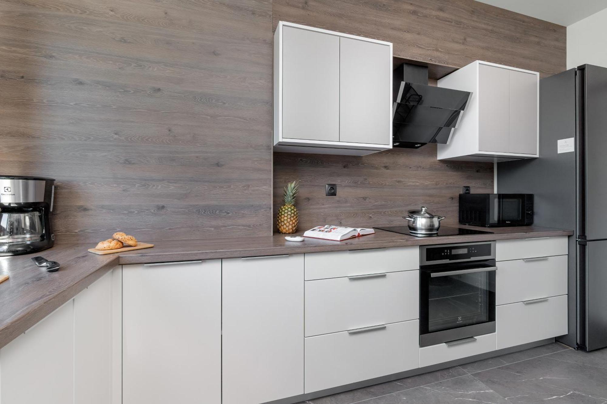 Luksusowy Z 4 Sypialniami, Klimatyzacja I Biurkiem W Gdansku By Renters Apartment