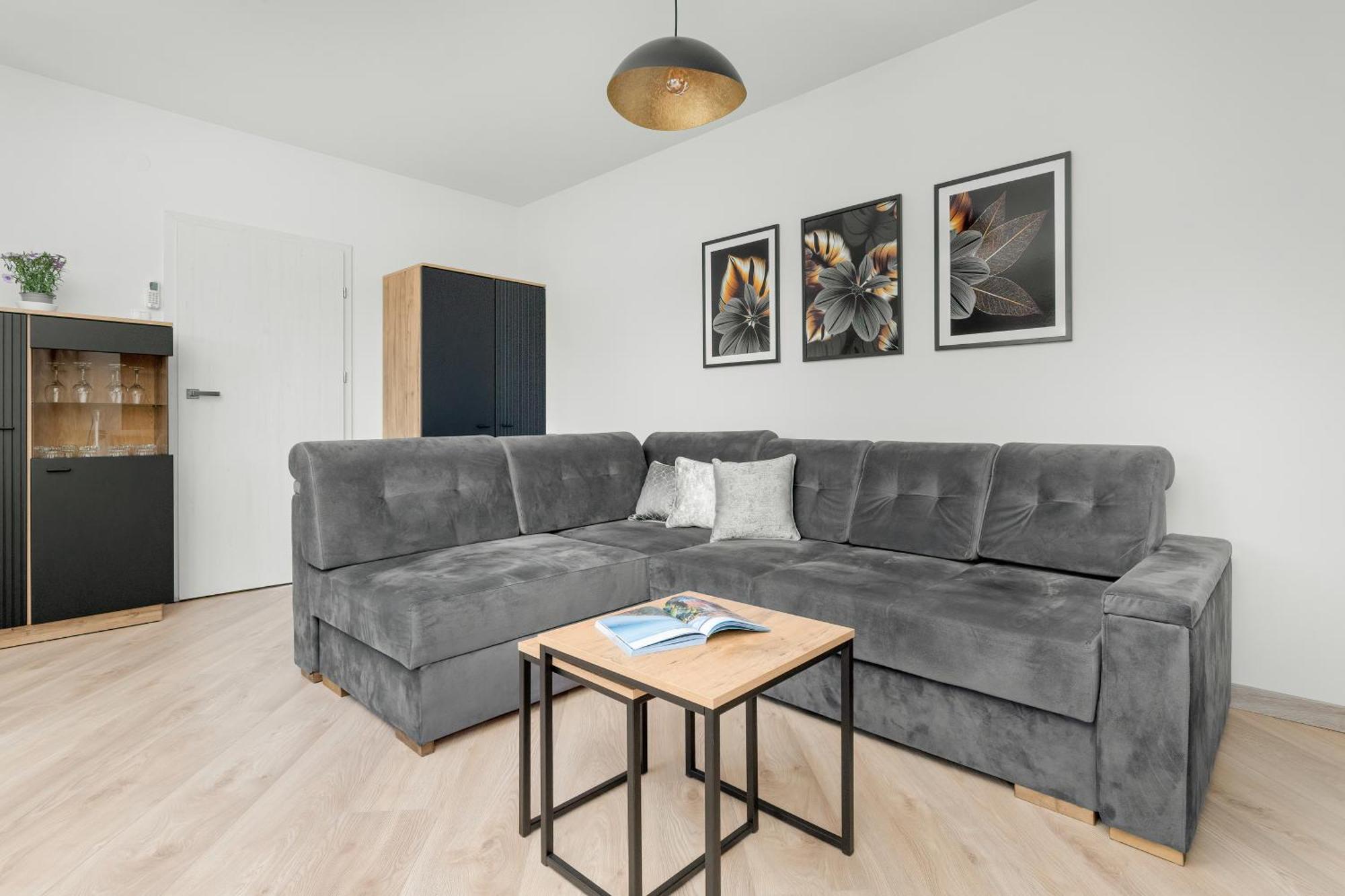 Luksusowy Z 4 Sypialniami, Klimatyzacja I Biurkiem W Gdansku By Renters