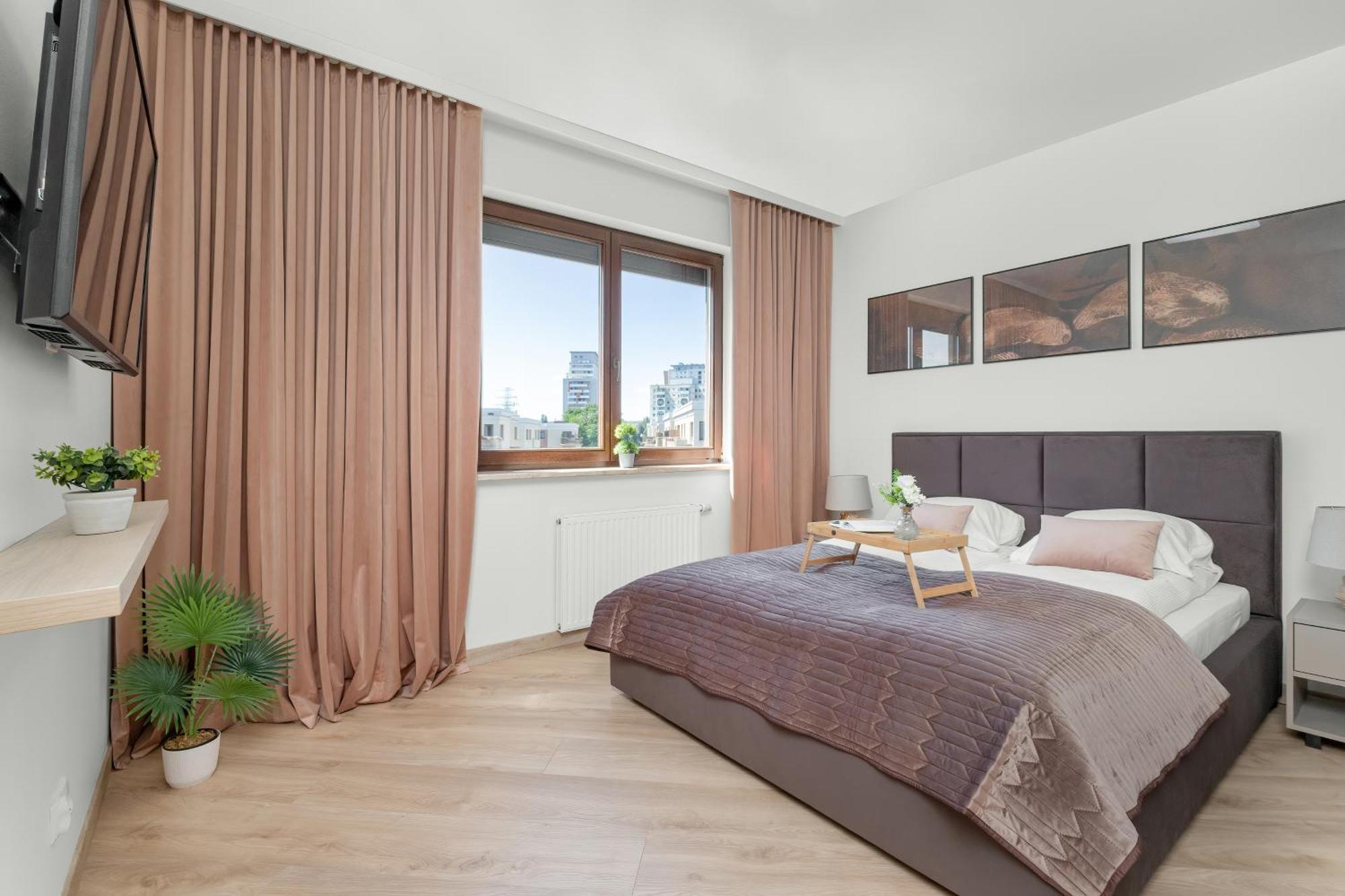 Luksusowy Z 4 Sypialniami, Klimatyzacja I Biurkiem W Gdansku By Renters