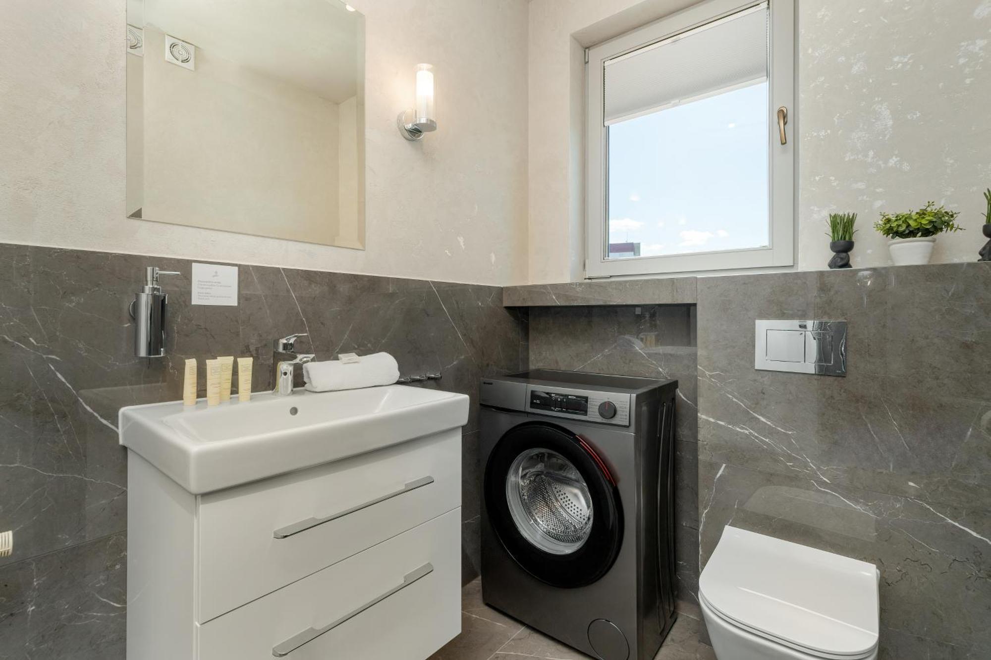 Luksusowy Z 4 Sypialniami, Klimatyzacja I Biurkiem W Gdansku By Renters Apartment Gdansk