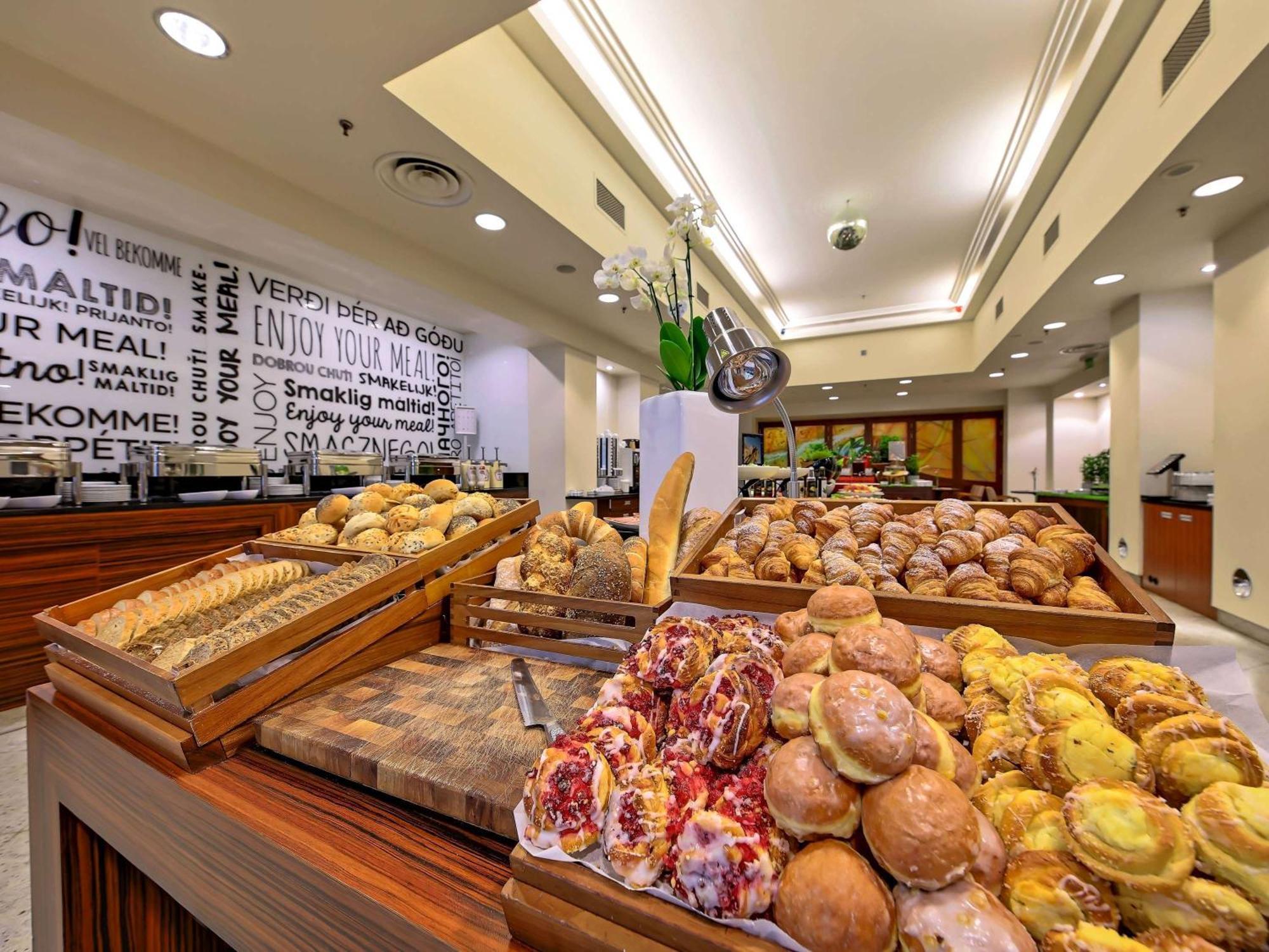 Mercure Stare Khách sạn 4*