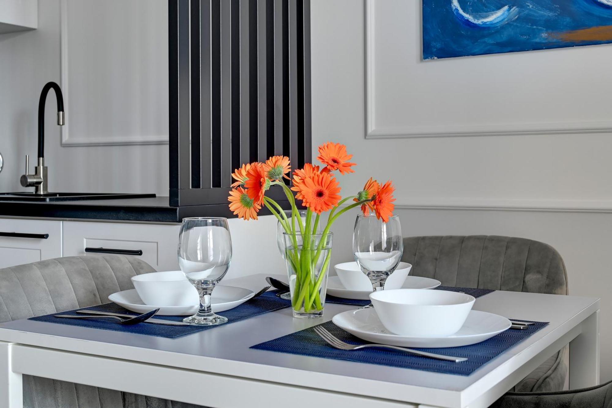 Doki Glamur Food Hall And Parking By Triapart Apartment Gdansk