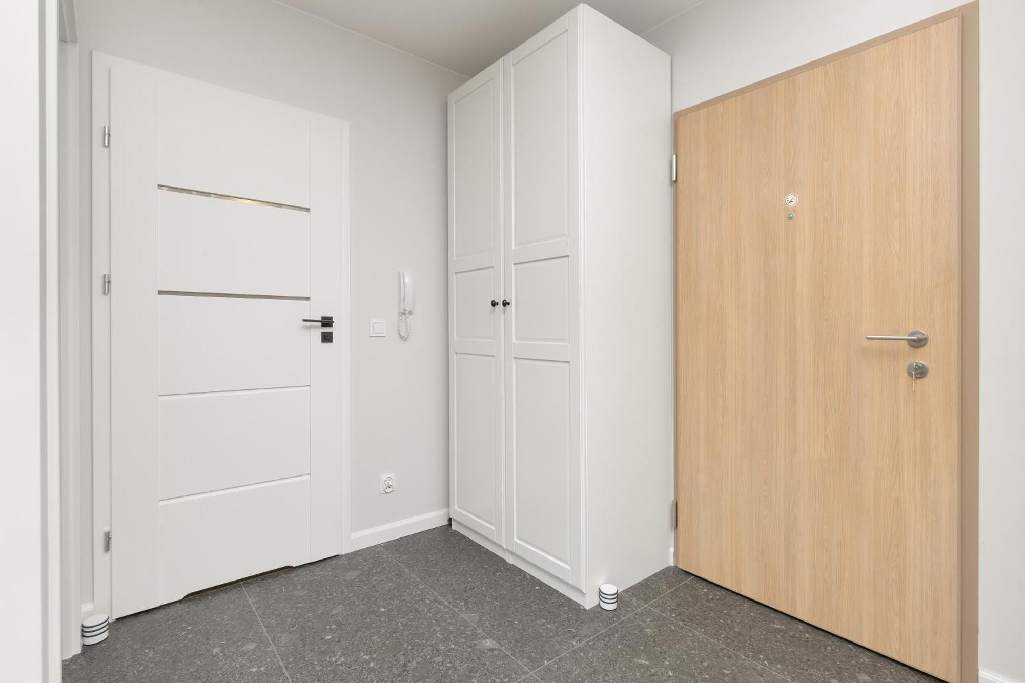 Latarnikow Estate With Balcony & Parking By Renters Apartament *
