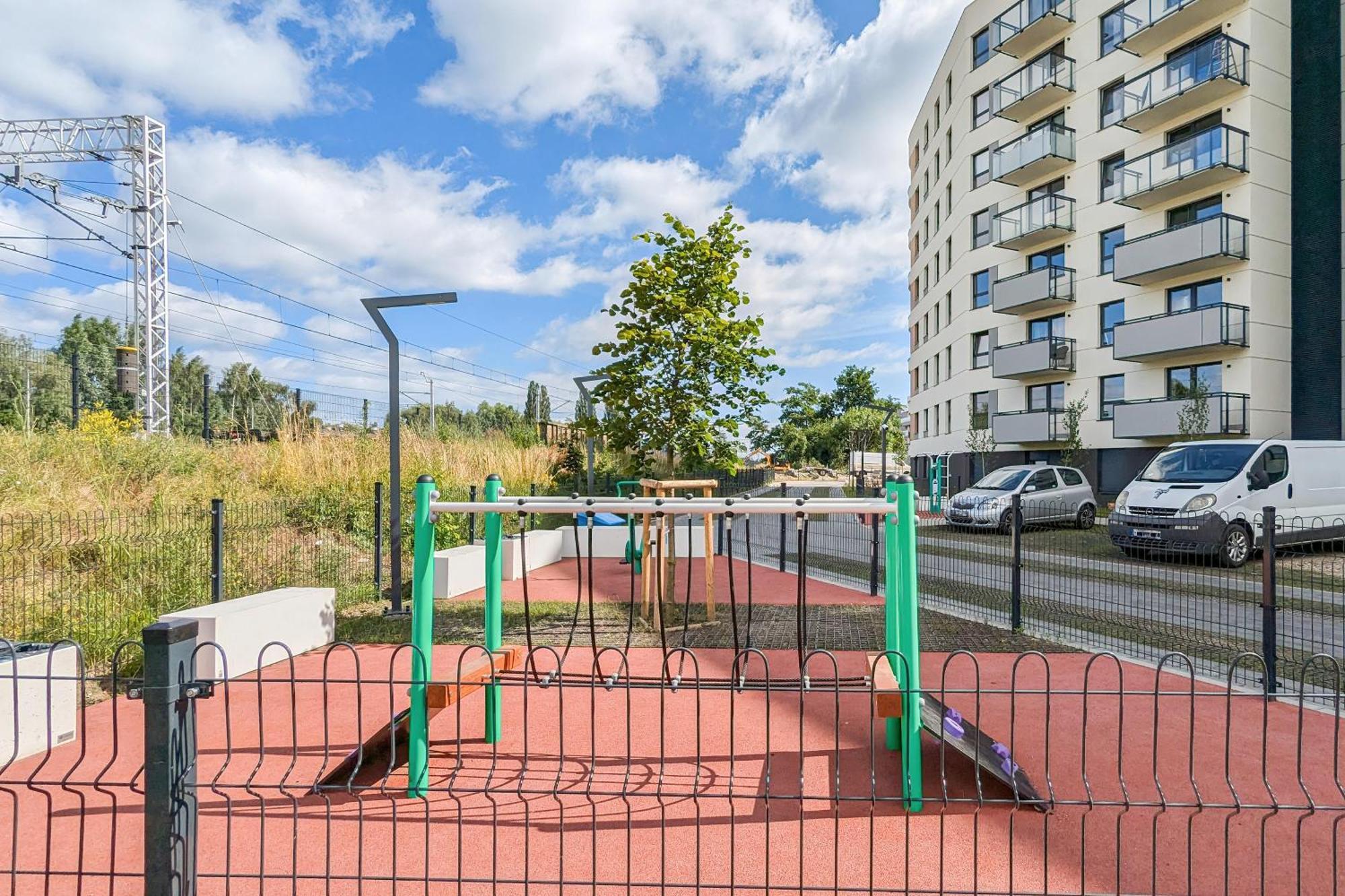 Latarnikow Estate With Balcony & Parking By Renters Apartament *