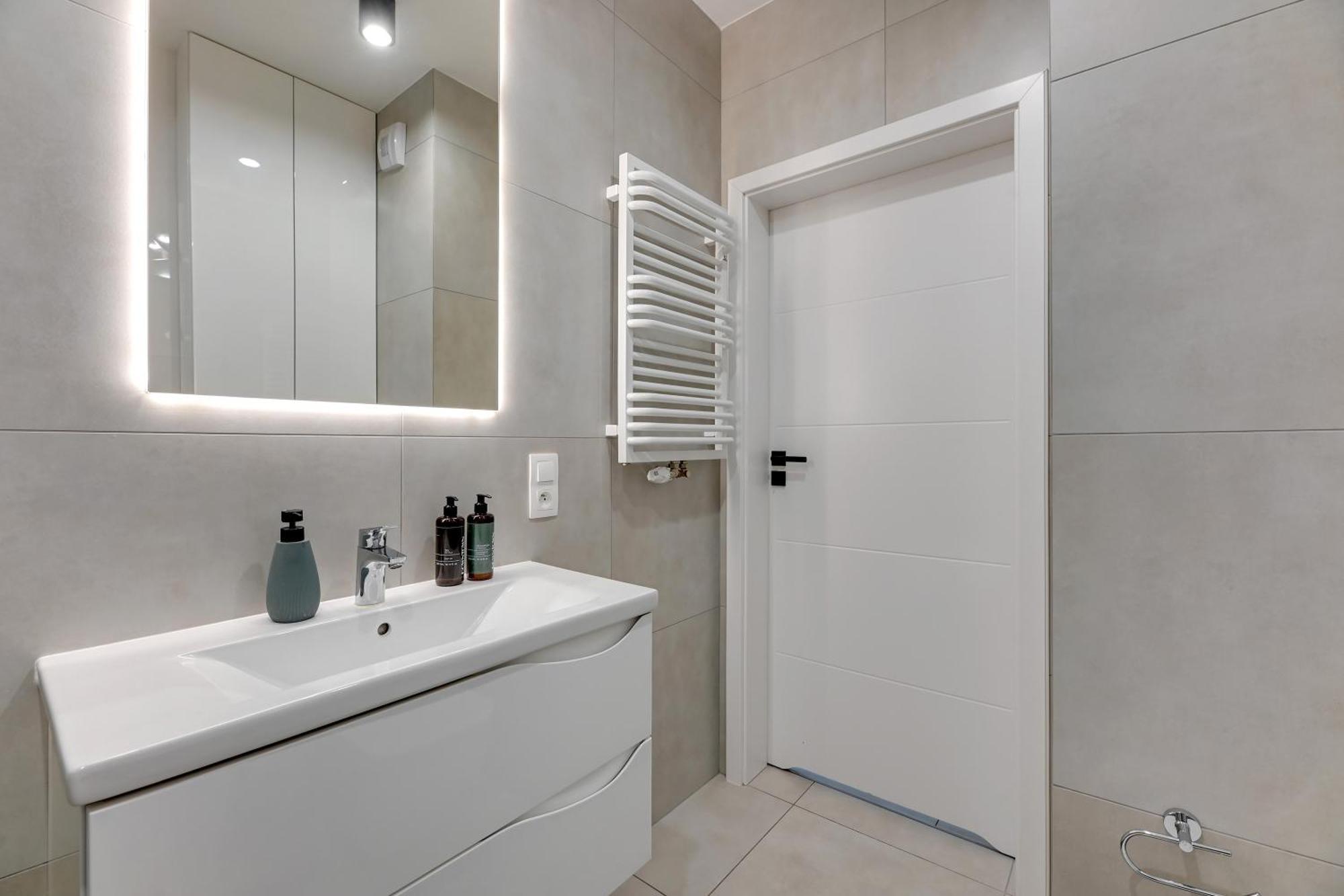 Apartment Obroncow Wybrzeza By Downtown