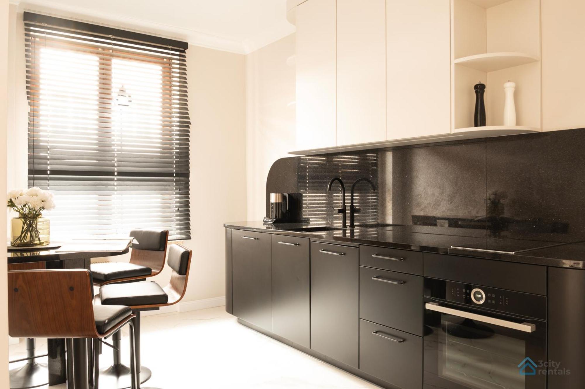 Old Town Superior Apartment