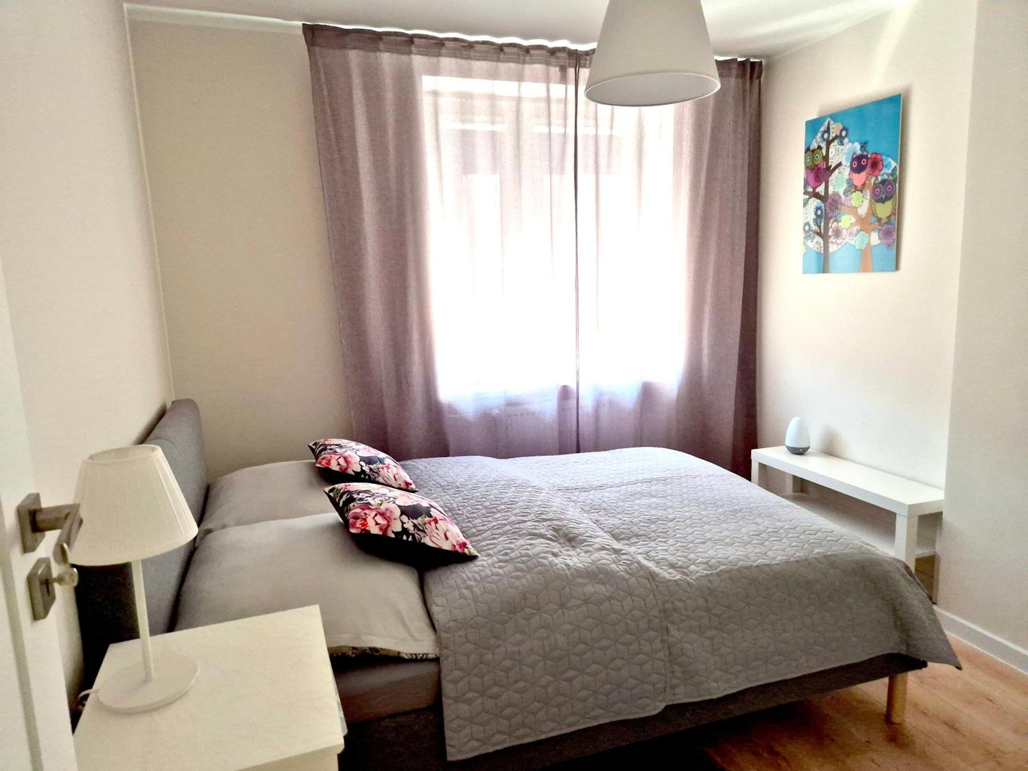 Eleven Long Gardens Old Town Center Apartment *