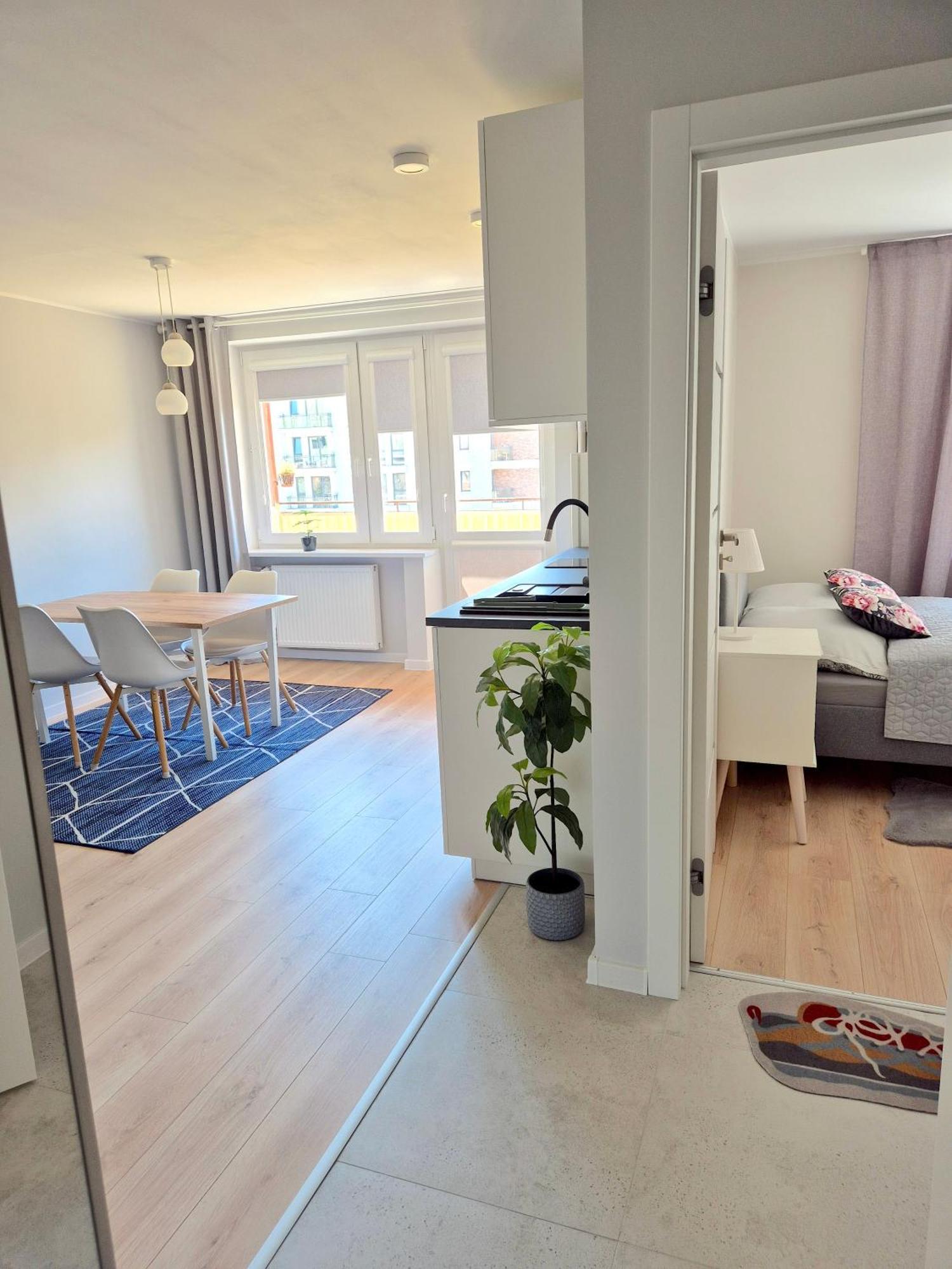 Eleven Long Gardens Old Town Center Apartment