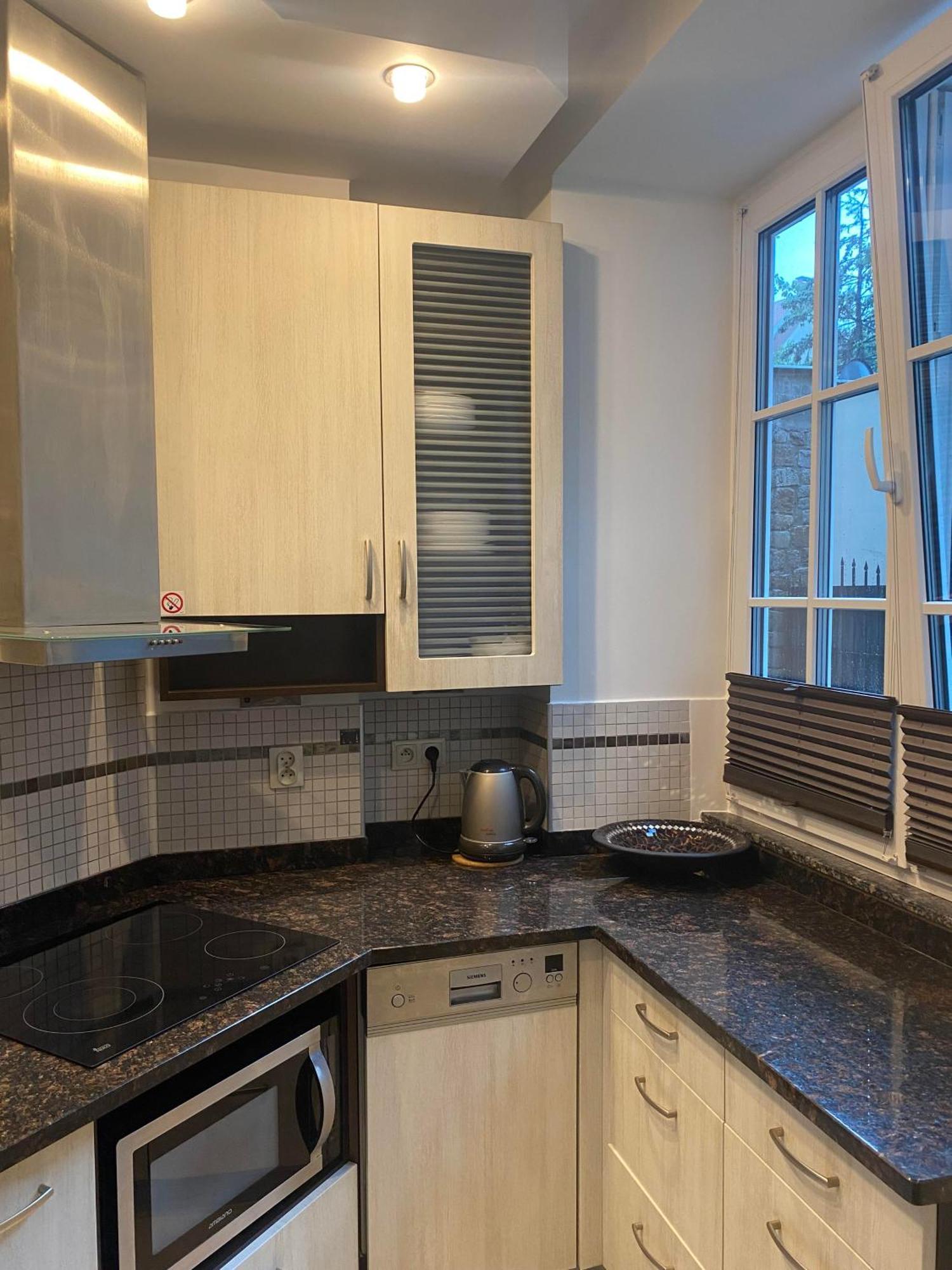 Golden Gate Apartment *