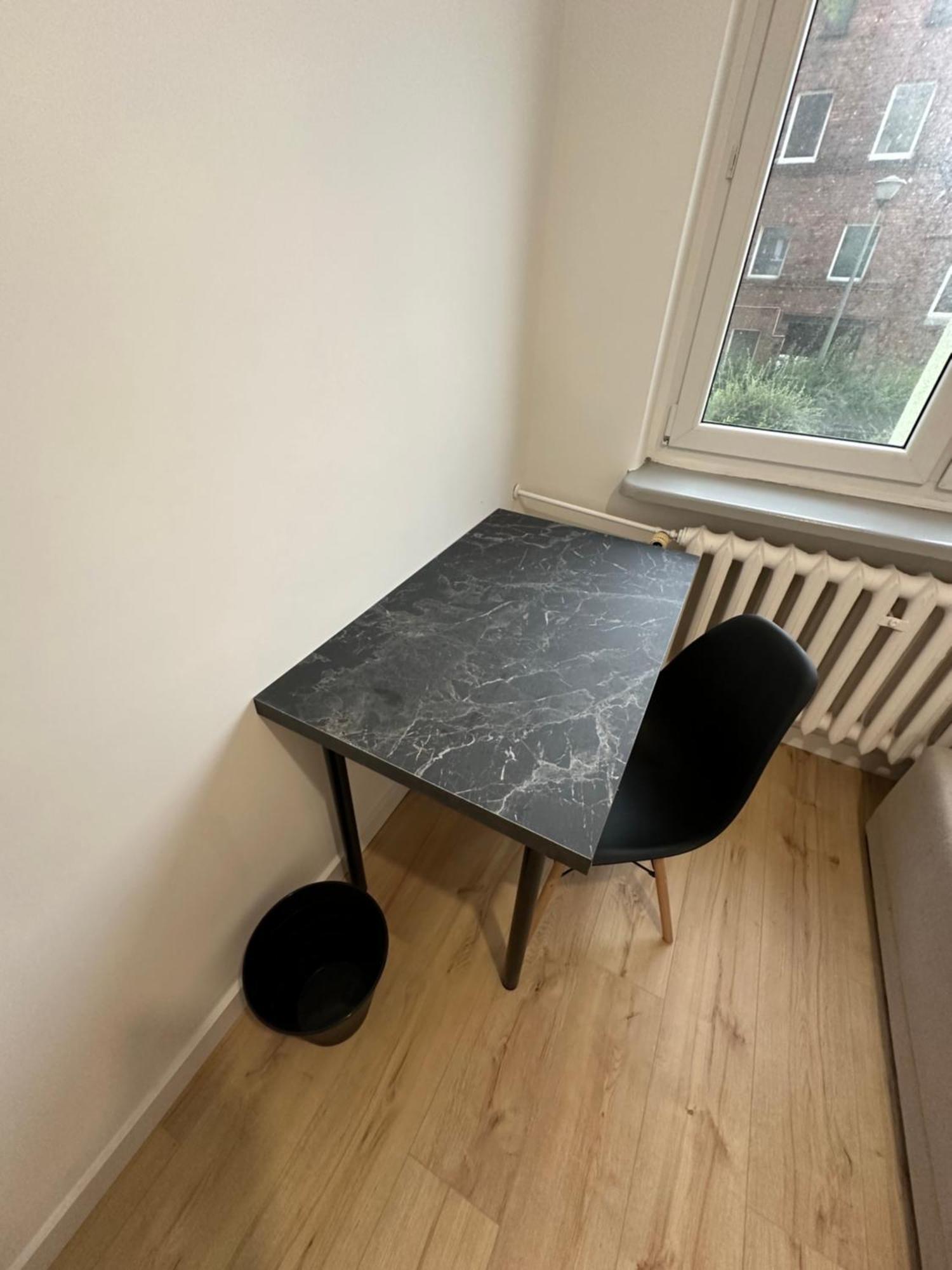 Rooms4less *