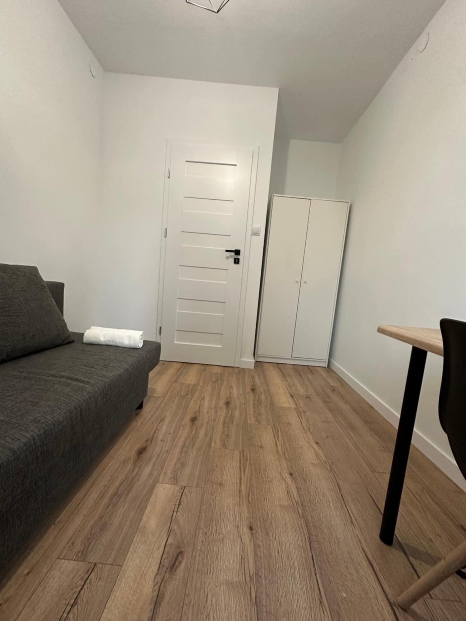 Rooms4less *