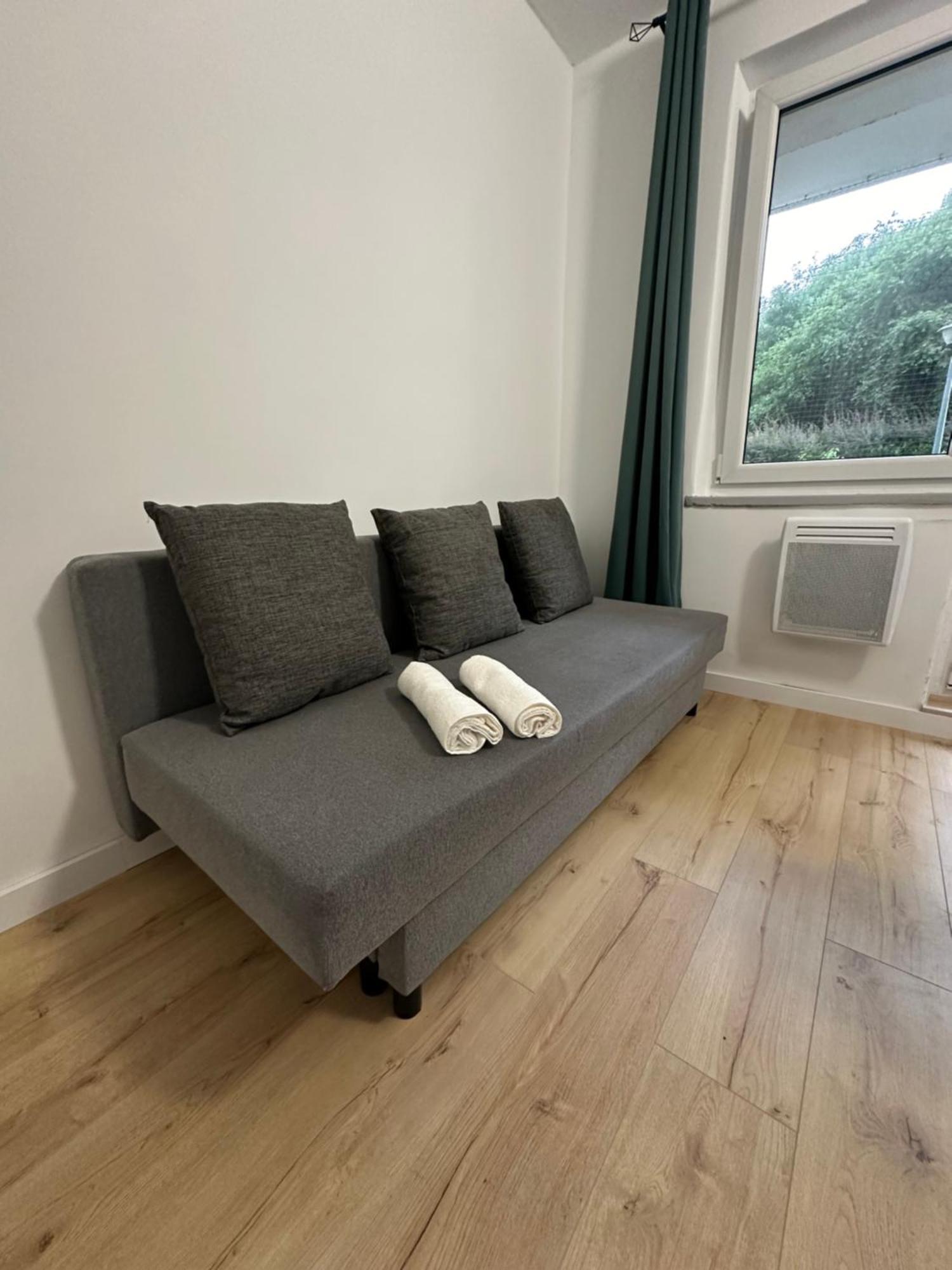 Rooms4less *