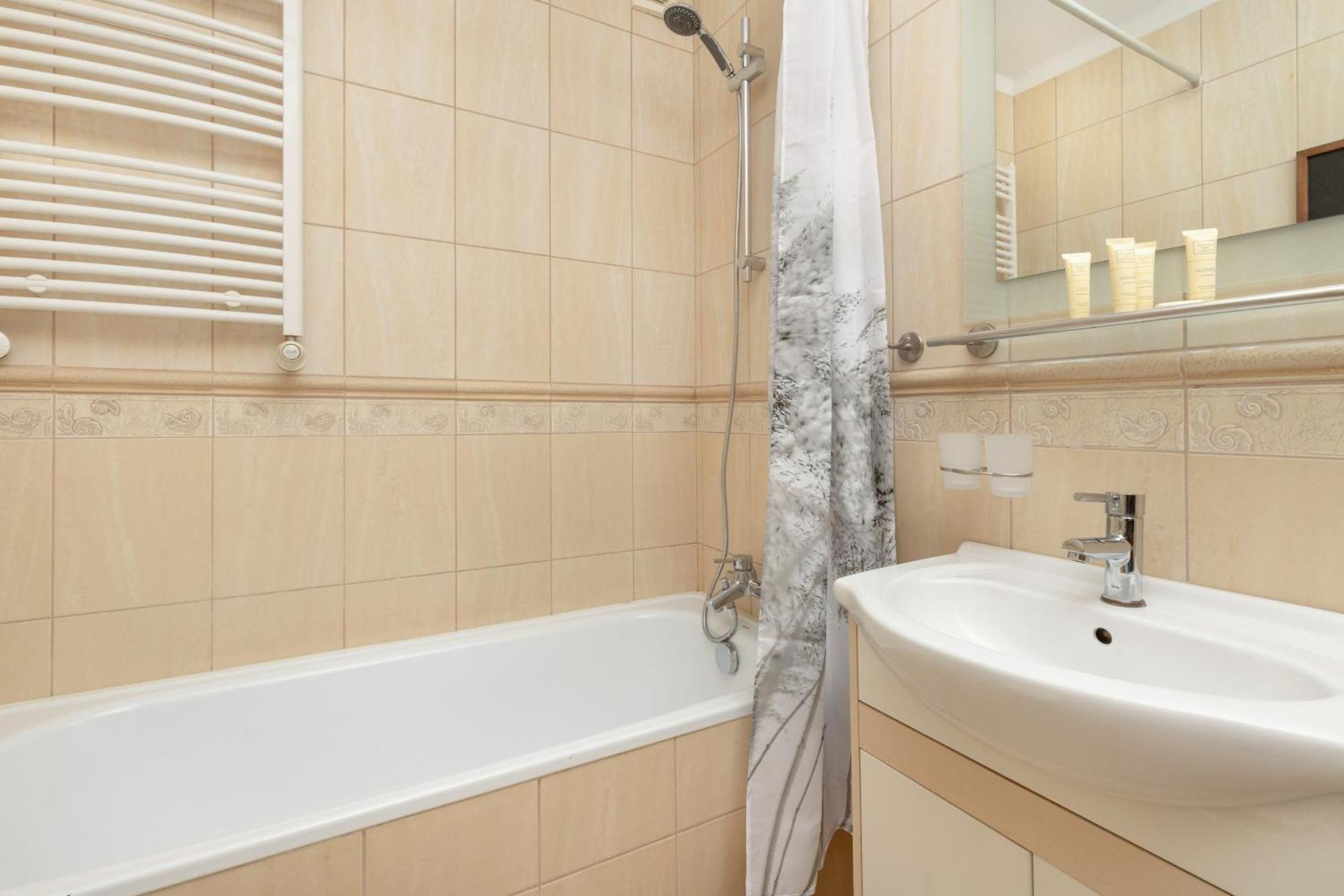 Sloneczny I Przestronny W Gdansku Z Wanna I Umeblowanym Tarasem By Renters Apartment *