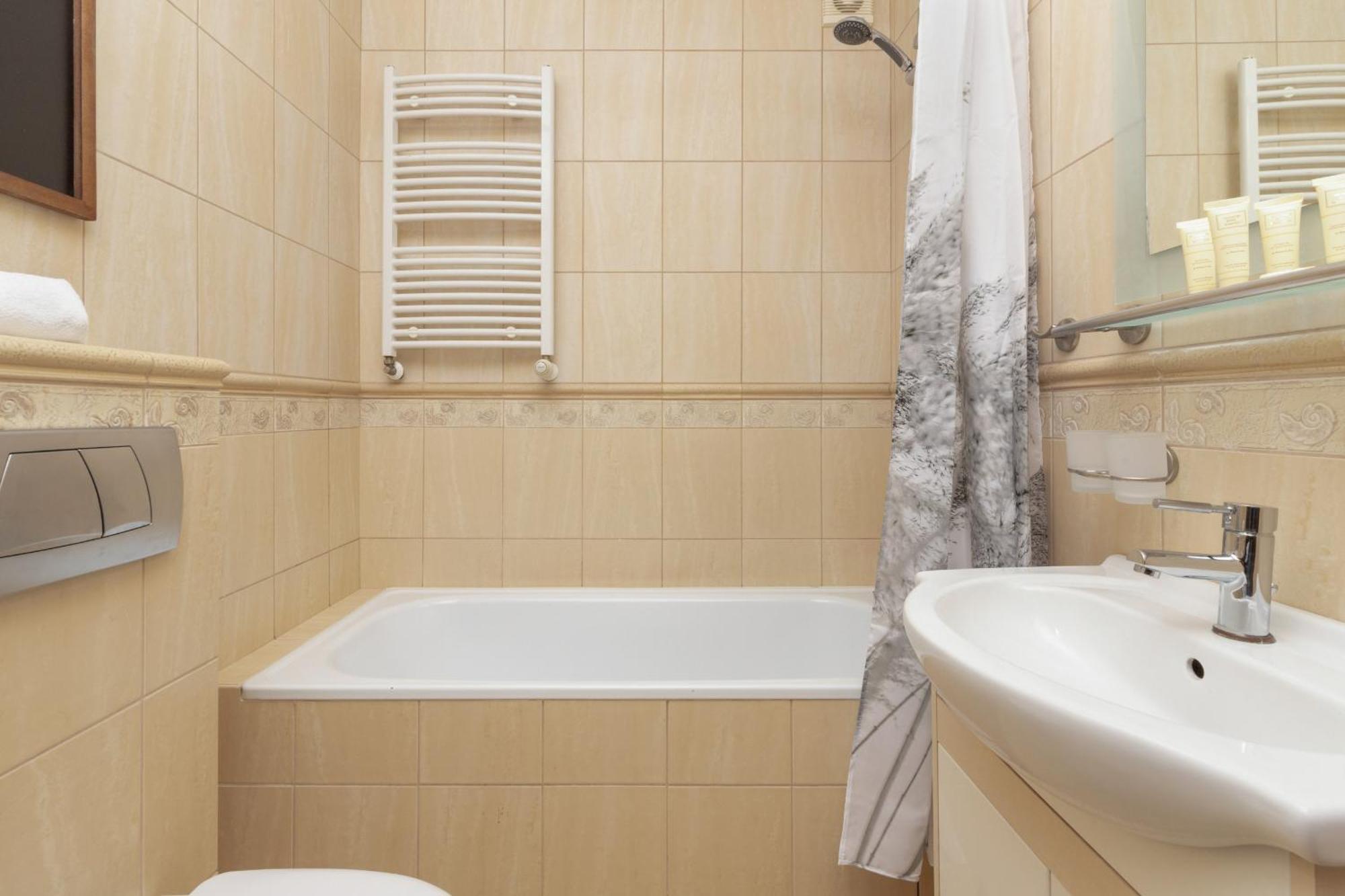 Apartment Sloneczny I Przestronny W Gdansku Z Wanna I Umeblowanym Tarasem By Renters
