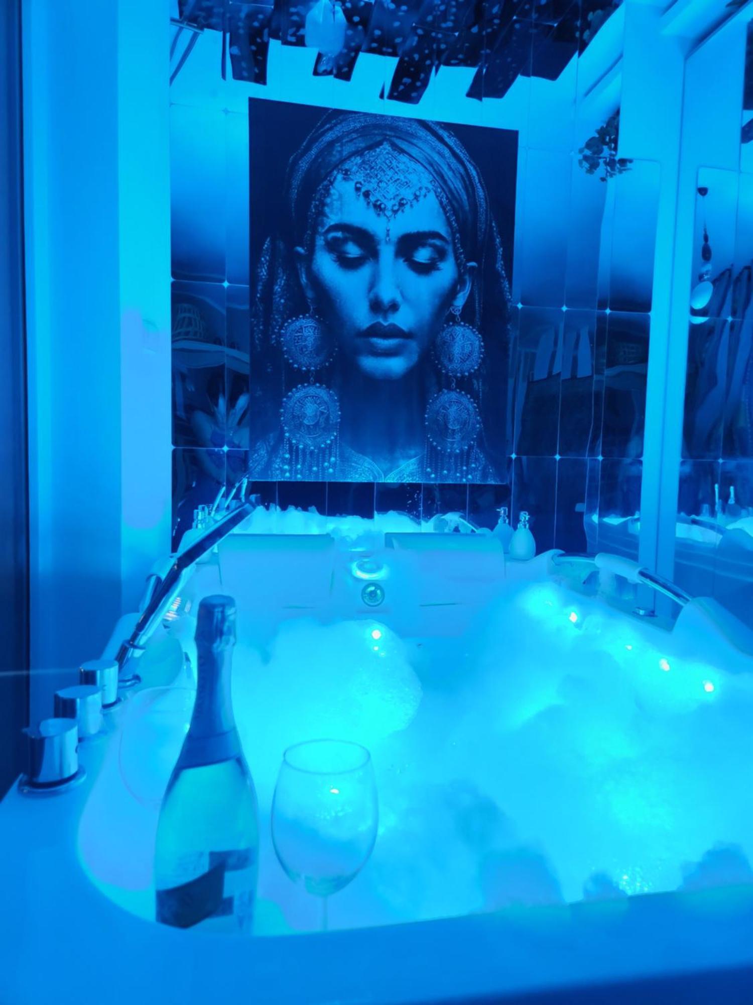 Chmielna Prestige With Luxury Jacuzzi And Sauna! Selected Also Feature A Massage Chair And Himalayan Salt With Color Therapy Salt Forest * Danzig
