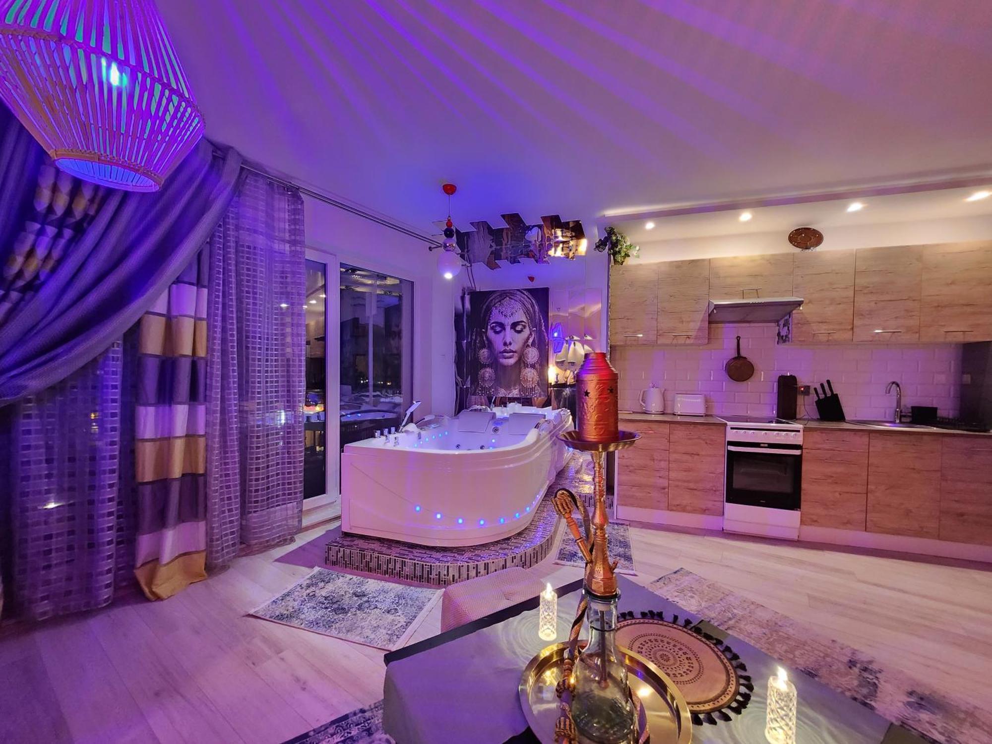 Chmielna Prestige With Luxury Jacuzzi And Sauna! Selected Also Feature A Massage Chair And Himalayan Salt With Color Therapy Salt Forest Apartment *