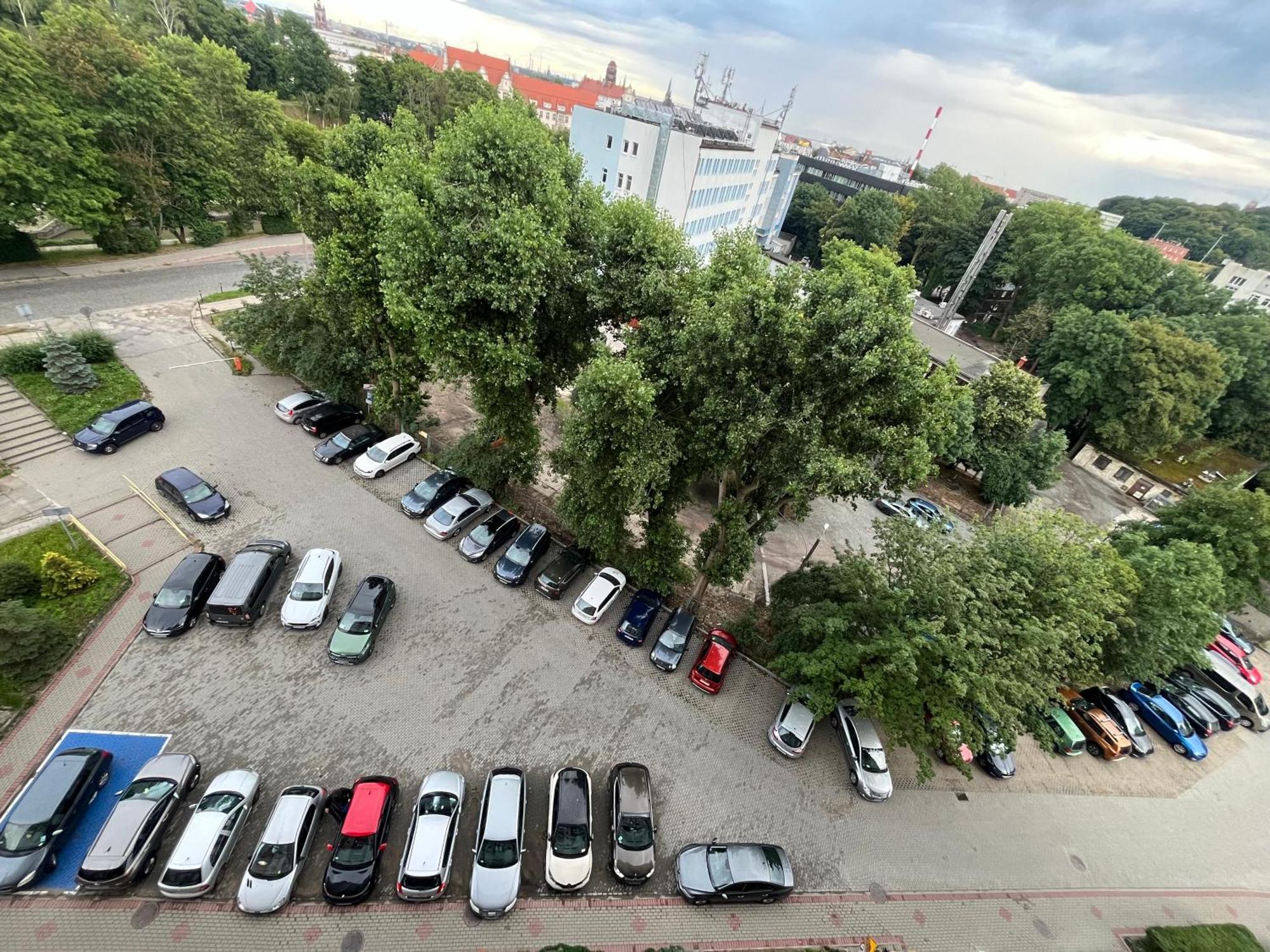 Kawalerka Blisko Srodmiescia Apartment