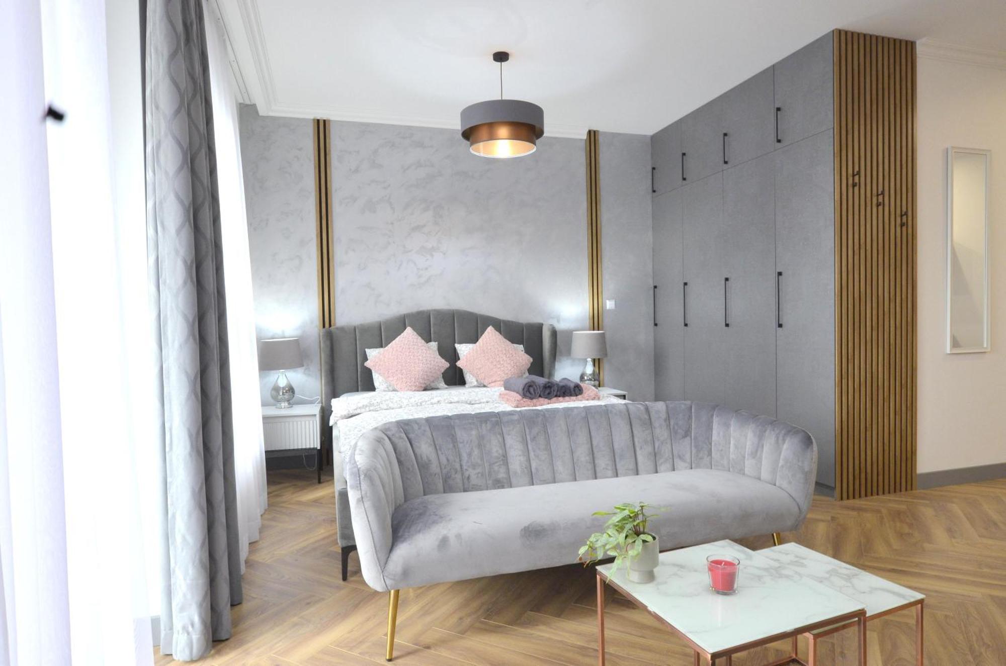 Private Parking, Secure Building - Old Town & Main Station *