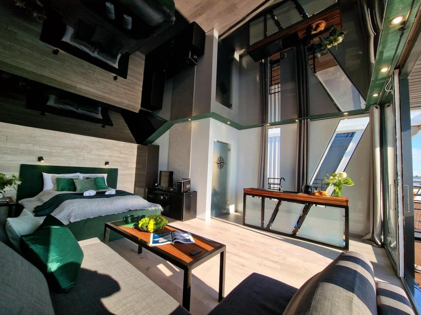 Houseboat - Dom Na Wodzie - Karawela