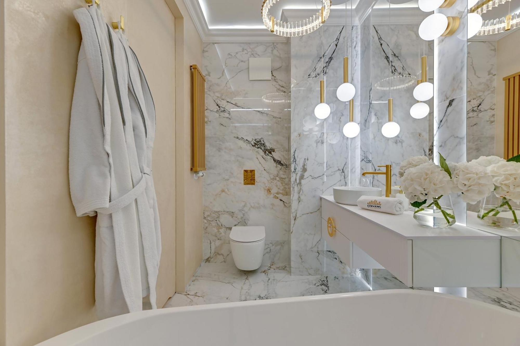 Jacuzzi Mirror By Downtown *