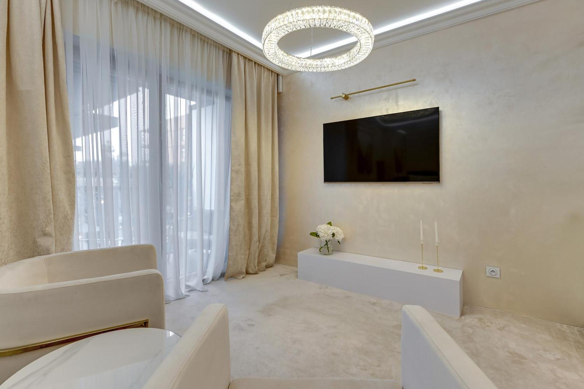 Jacuzzi Mirror By Downtown Huoneisto *