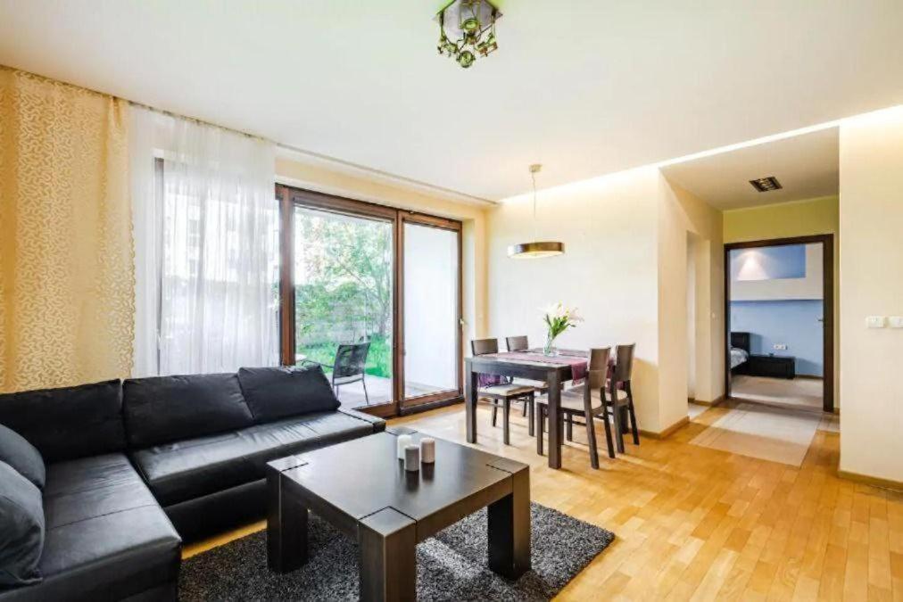 Urbannest Szafarnia 8