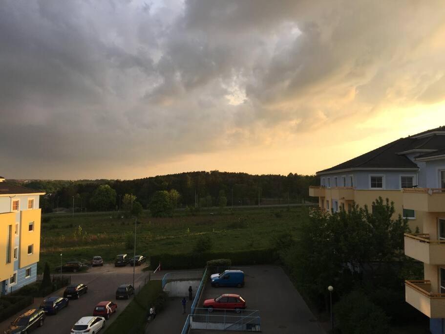 Sloneczna Kawalerka Blisko Centrum Z Balkonem I Parkingiem Apartment