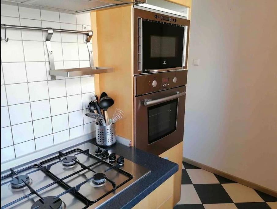 Sunny And Comfortable Double Bedroom Apartment *